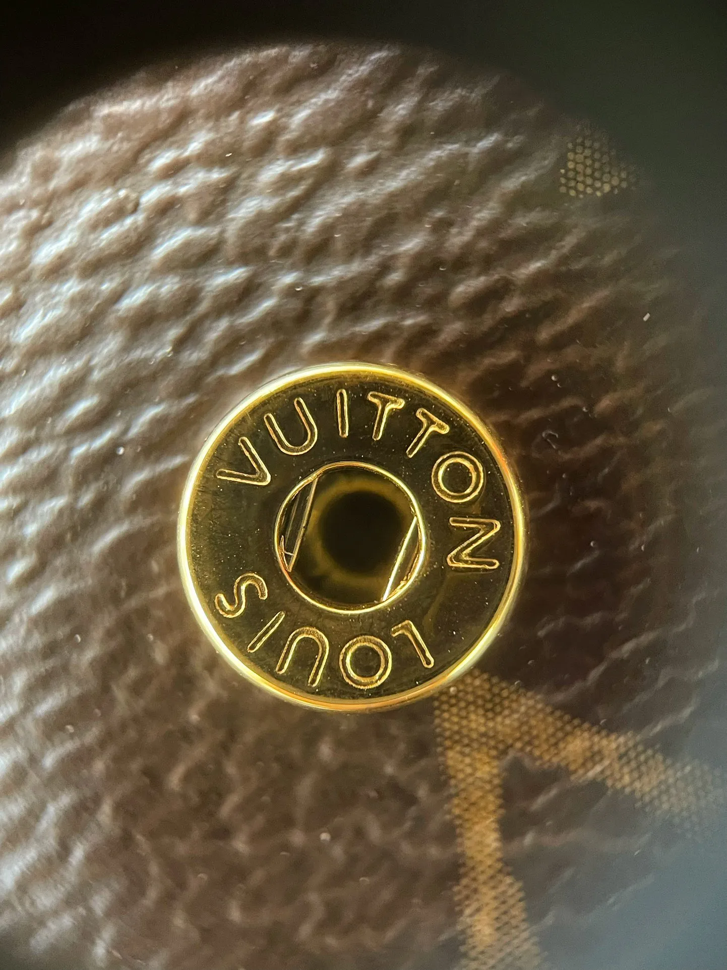 Full boutique accessories for LV M61289 including tags and gift bag