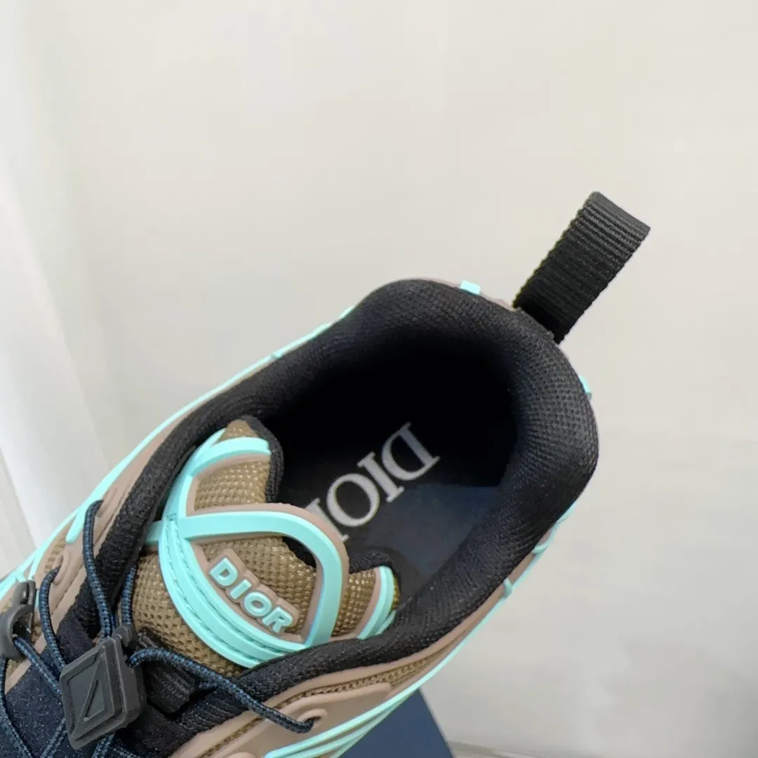 Internal view of Dior B31 sneaker with injection-molded high-elastic insole