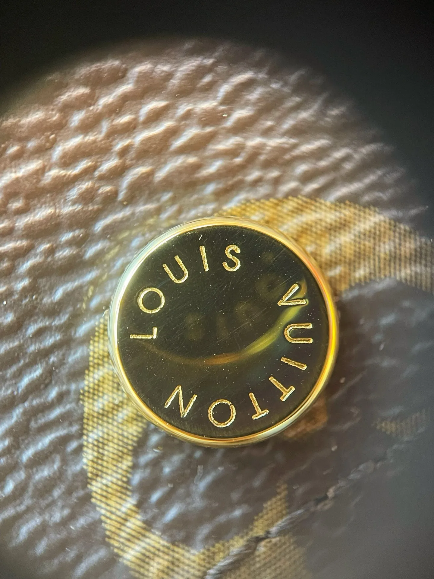 LV Adele wallet zip detail and high-quality gold-tone steel hardware