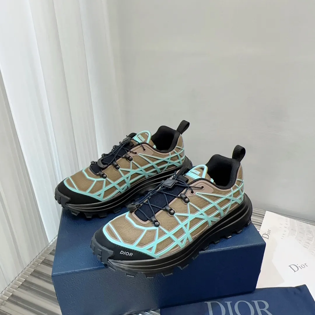 Bottom view of Dior B31 TPU mold combined outsole for maximum comfort