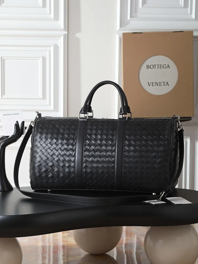 Spacious interior of BV woven travel bag with luxury lining