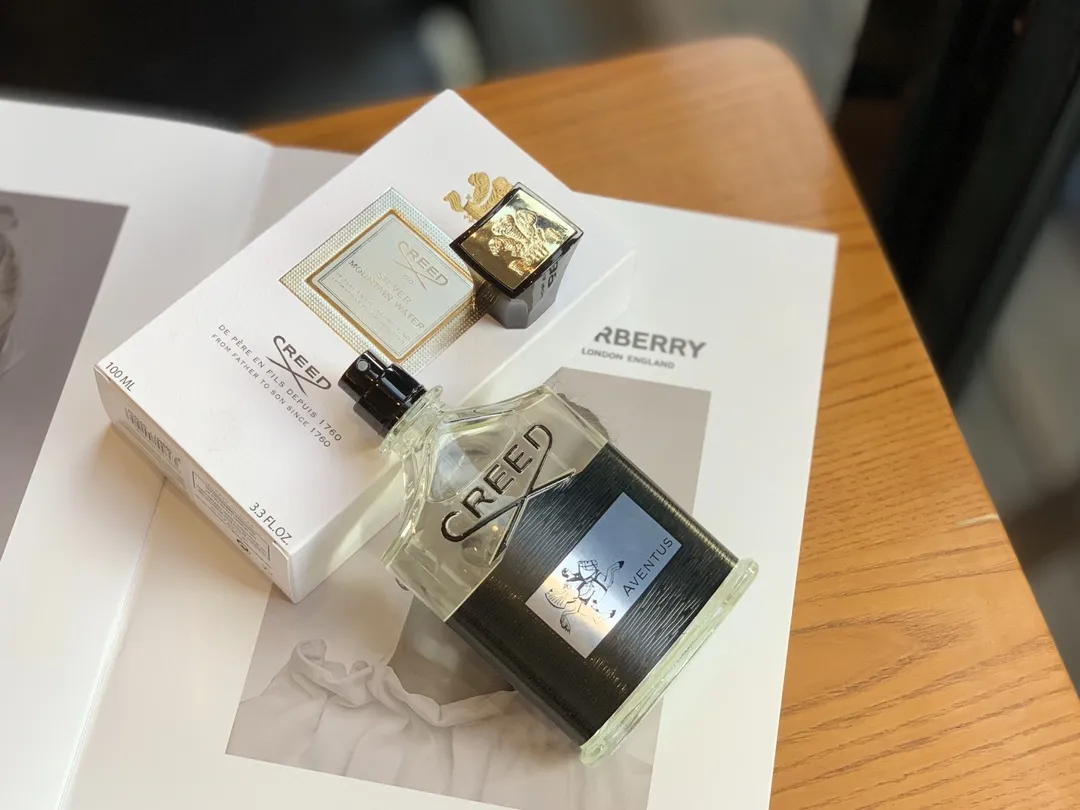 50💰Creed恺芮得信仰系列香水100ml 1⃣️银色山泉男士香水100ml 前调：香柠檬、橘子 中调：茶叶、黑加仑 后调：麝香、白松香、檀香木、苦橙叶 2⃣️拿破仑男士古龙水100ml 香调：果香馥奇香调 前调：津姜 柑橘 粉红胡椒 中调：桦木 广藿香 玫瑰 茉莉 后调：麝香 橡木苔 香草 龙涎香 属性：男香 3⃣️拿破仑之水黑瓶100ml 香调：果香甘苔调 前调：香柠檬 黑加仑 菠萝 苹果 中调：桦木 广藿香 玫瑰 茉莉 后调：麝香 橡木苔 香草 龙涎香 属性：男香