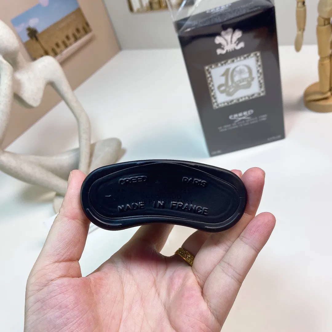 55💰恺芮得成功（拿破仑之水）2020十周年纪念版男士香水100ml Creed Aventus 10th Anniversary, 2020 属性：男香 香调：果香西普调 前调：菠萝香柠檬黑加仑苹果粉红胡椒绿叶 橙子 中调：桦木香瓜杜松子玫瑰广藿香茉莉仙客来希蒂莺橙花油 后调：龙涎香降龙涎香醚皮革麝香橡木苔 香草雪松