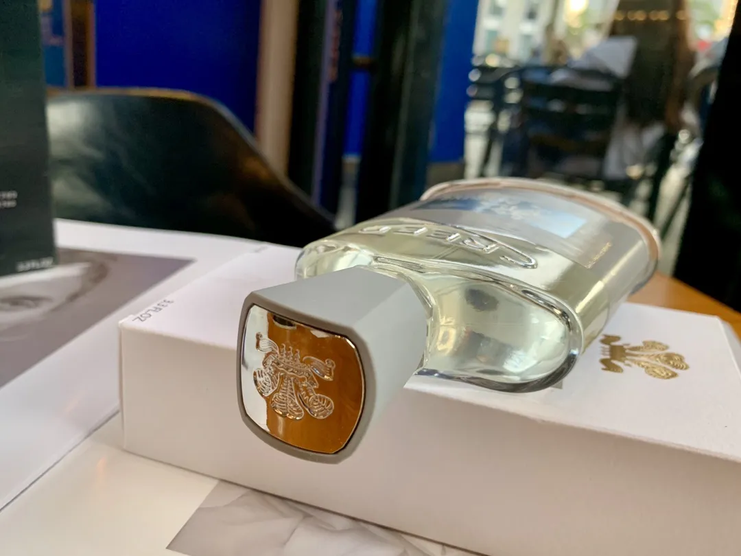 50💰Creed恺芮得信仰系列香水100ml 1⃣️银色山泉男士香水100ml 前调:香柠檬、橘子 中调:茶叶、黑加仑 后调:麝香、白松香、檀香木、苦橙叶 2⃣️拿破仑男士古龙水100ml 香调:果香馥奇香调 前调:津姜 柑橘 粉红胡椒 中调:桦木 广藿香 玫瑰 茉莉 后调:麝香 橡木苔 香草 龙涎香 属性:男香 3⃣️拿破仑之水黑瓶100ml 香调:果香甘苔调 前调:香柠檬 黑加仑 菠萝 苹果 中调:桦木 广藿香 玫瑰 茉莉 后调:麝香 橡木苔 香草 龙涎香 属性:男香