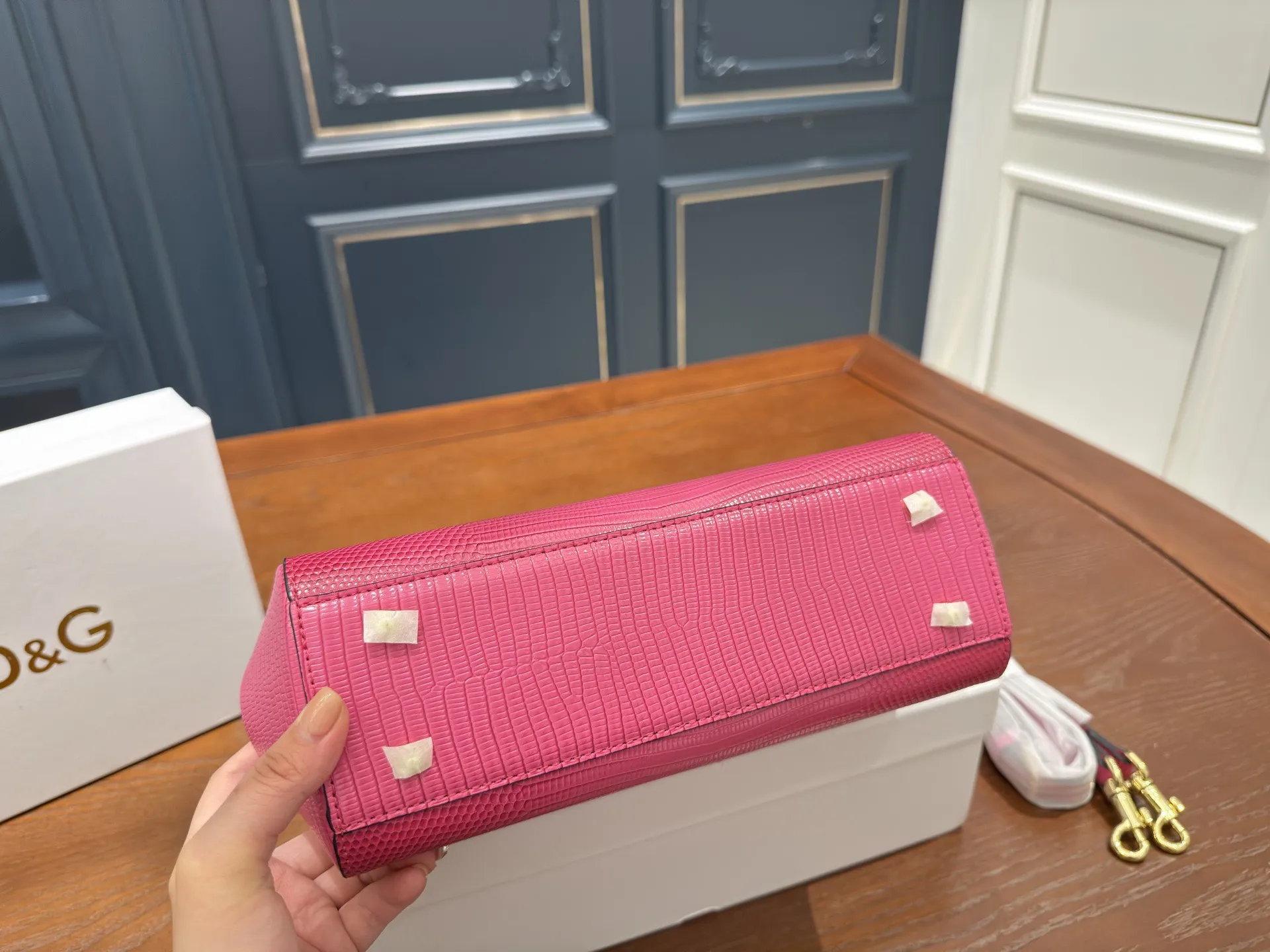 （配礼盒⚠️）p155 DG 杜嘉班纳 新款 手提 单肩 斜挎款 官网最新包 喜欢的不得了 特别有腔调 颜值无敌高 复古 优雅 奢华 大气 想到一切美好的词都想给它 一定要入的款 尺寸 25 18