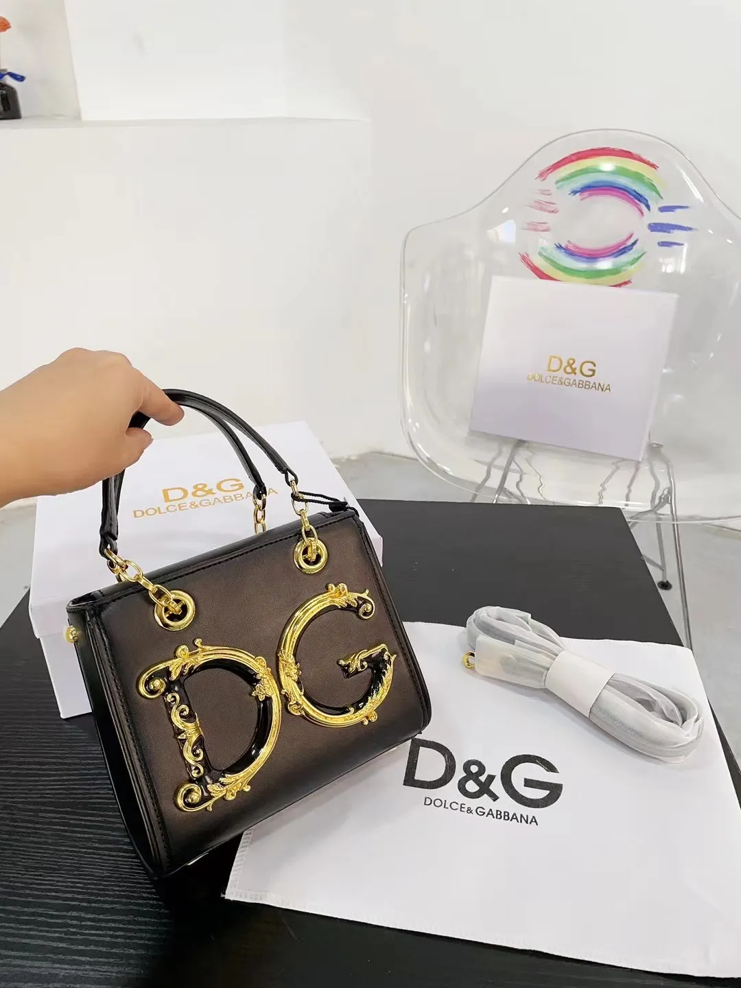 👑💰165配盒 ⚠️尺寸18.15.7 杜嘉班纳.小戴妃 超高级的极简风设计 独特的艺术气息 颜值高 集美必入