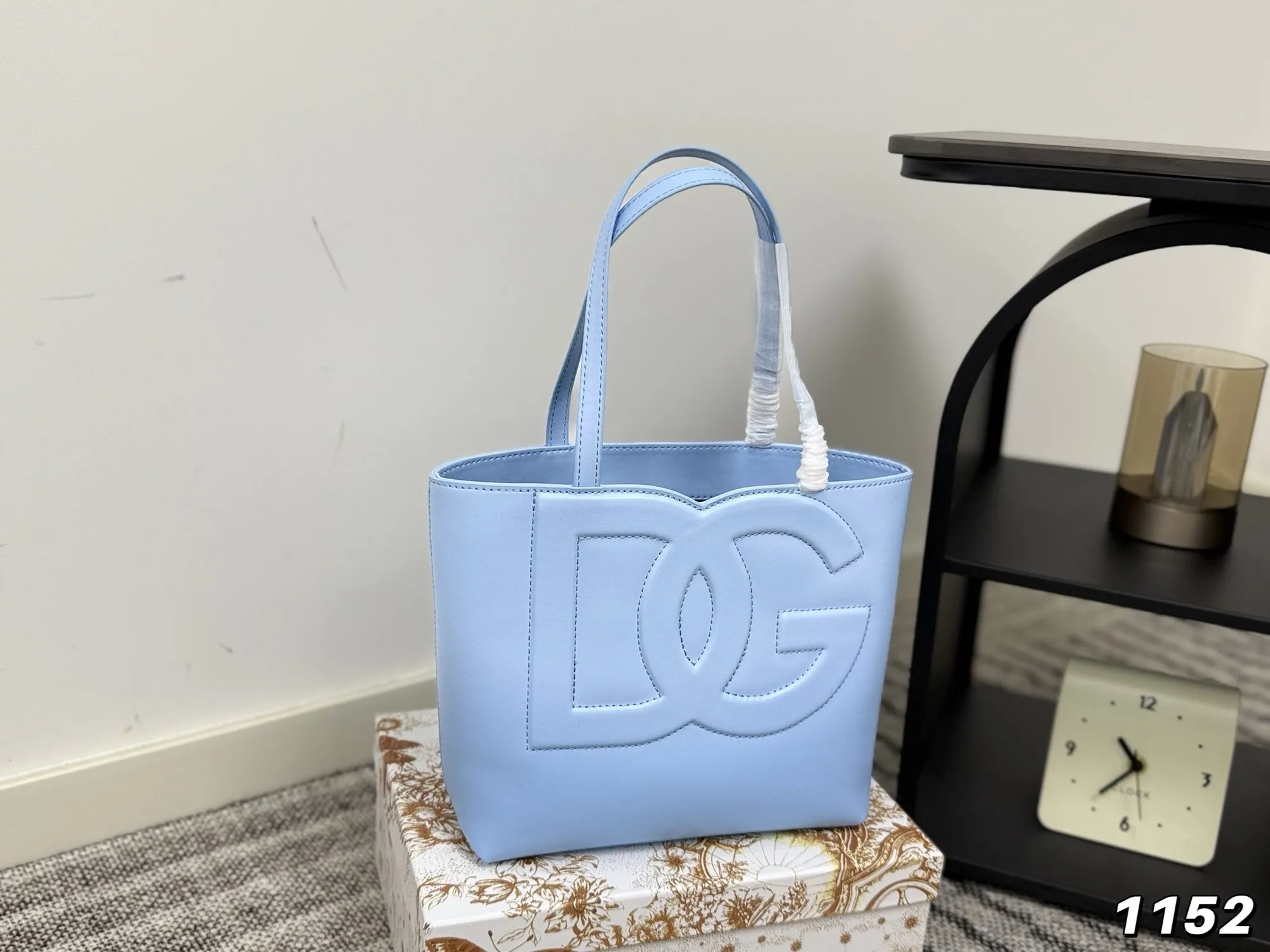 p105 配礼盒 尺寸23.20 DG 杜嘉班纳 托特包 超实用的一款 容量很ok 轻松装纳日常随身物品