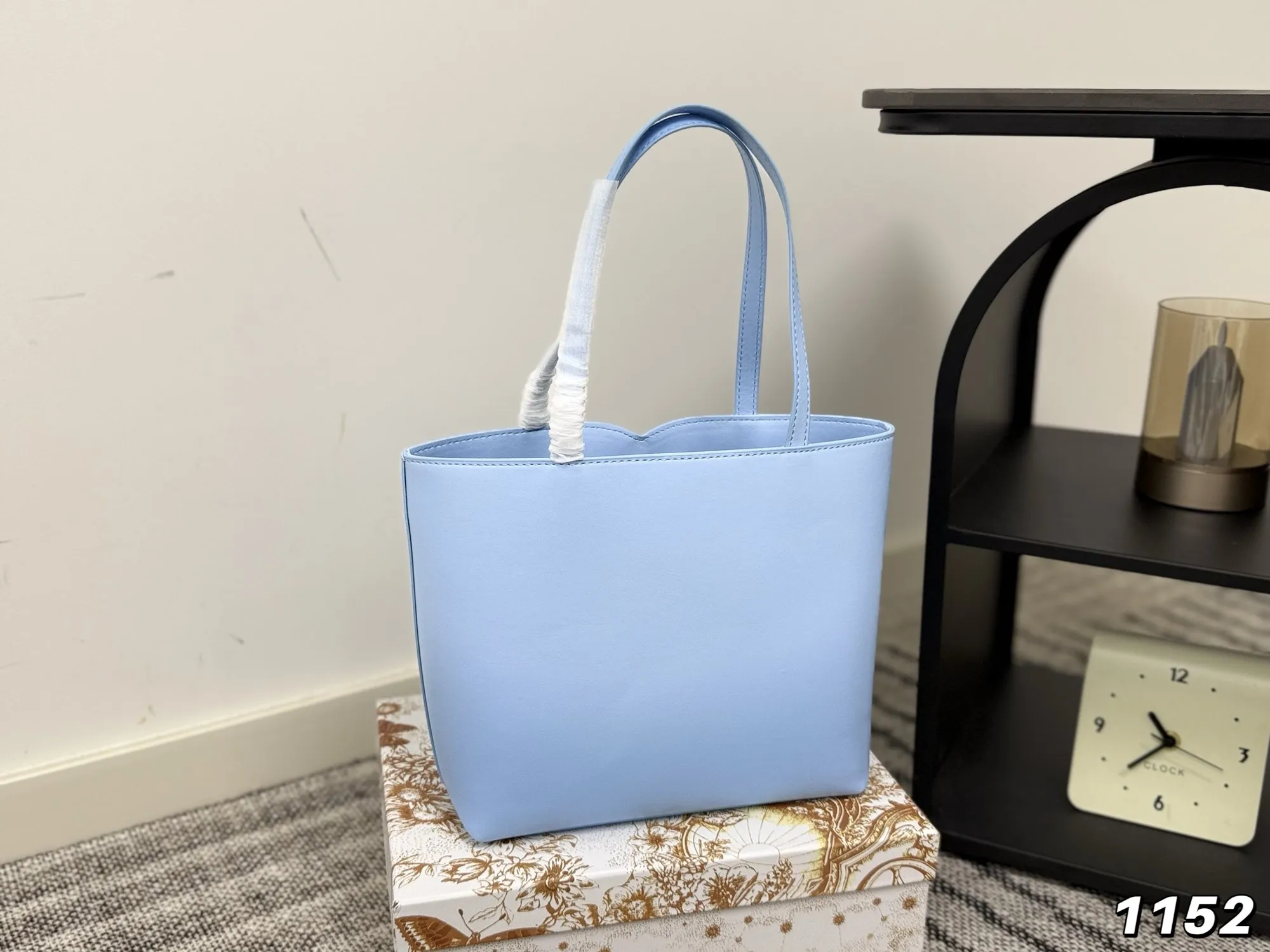 p105 配礼盒 尺寸23.20 DG 杜嘉班纳 托特包 超实用的一款 容量很ok 轻松装纳日常随身物品