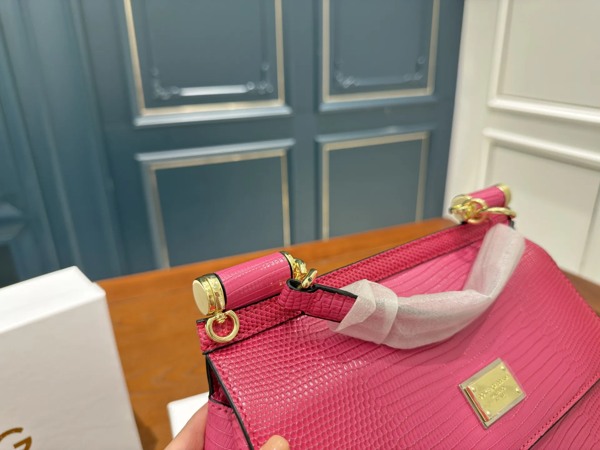 （配礼盒⚠️）p155 DG 杜嘉班纳 新款 手提 单肩 斜挎款 官网最新包 喜欢的不得了 特别有腔调 颜值无敌高 复古 优雅 奢华 大气 想到一切美好的词都想给它 一定要入的款 尺寸 25 18