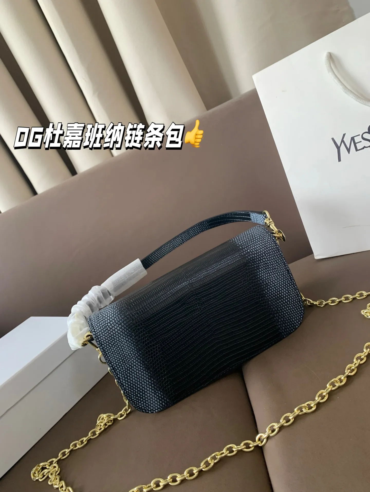 P130 配盒子 DG杜嘉班纳链条包 包包实在是太太太温柔了, 拿在手上少女感十足,仿佛时间停滞在听你诉说你们的故事~高级感满满!咱就是说,这个气 质就稳稳的拿捏住! #杜嘉班纳DG 尺寸22 13