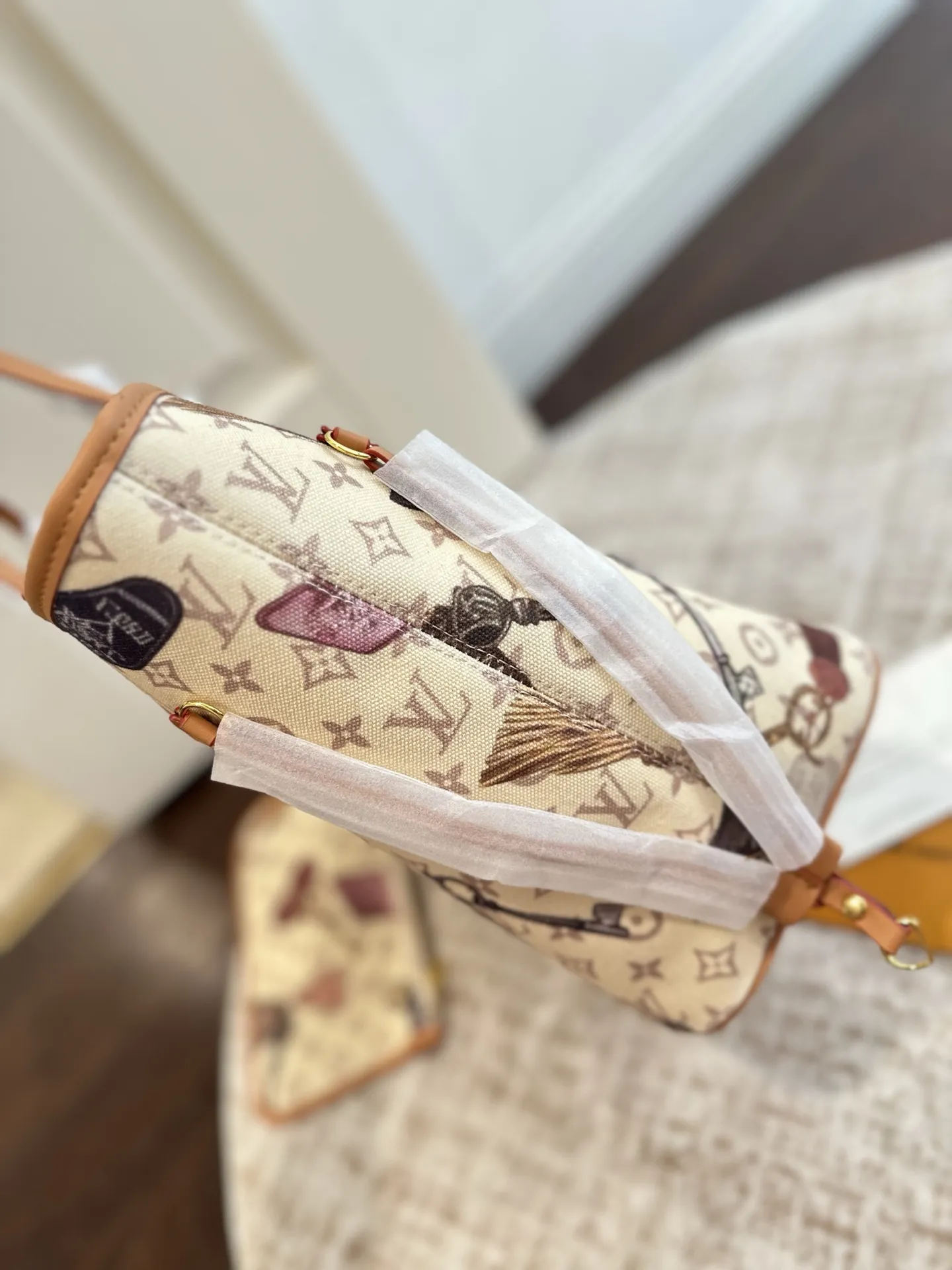 Designer LV Neverfull Flight Mode Shopping Bag - xiashuluxe