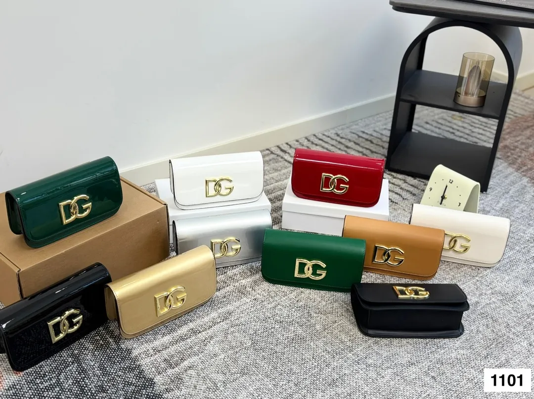 P125 配盒子 DG杜嘉班纳链条包 包包实在是太太太温柔了, 拿在手上少女感十足,仿佛时间停滞在听你诉说你们的故事~高级感满满!咱就是说,这个气 质就稳稳的拿捏住! #杜嘉班纳DG 尺寸22 13