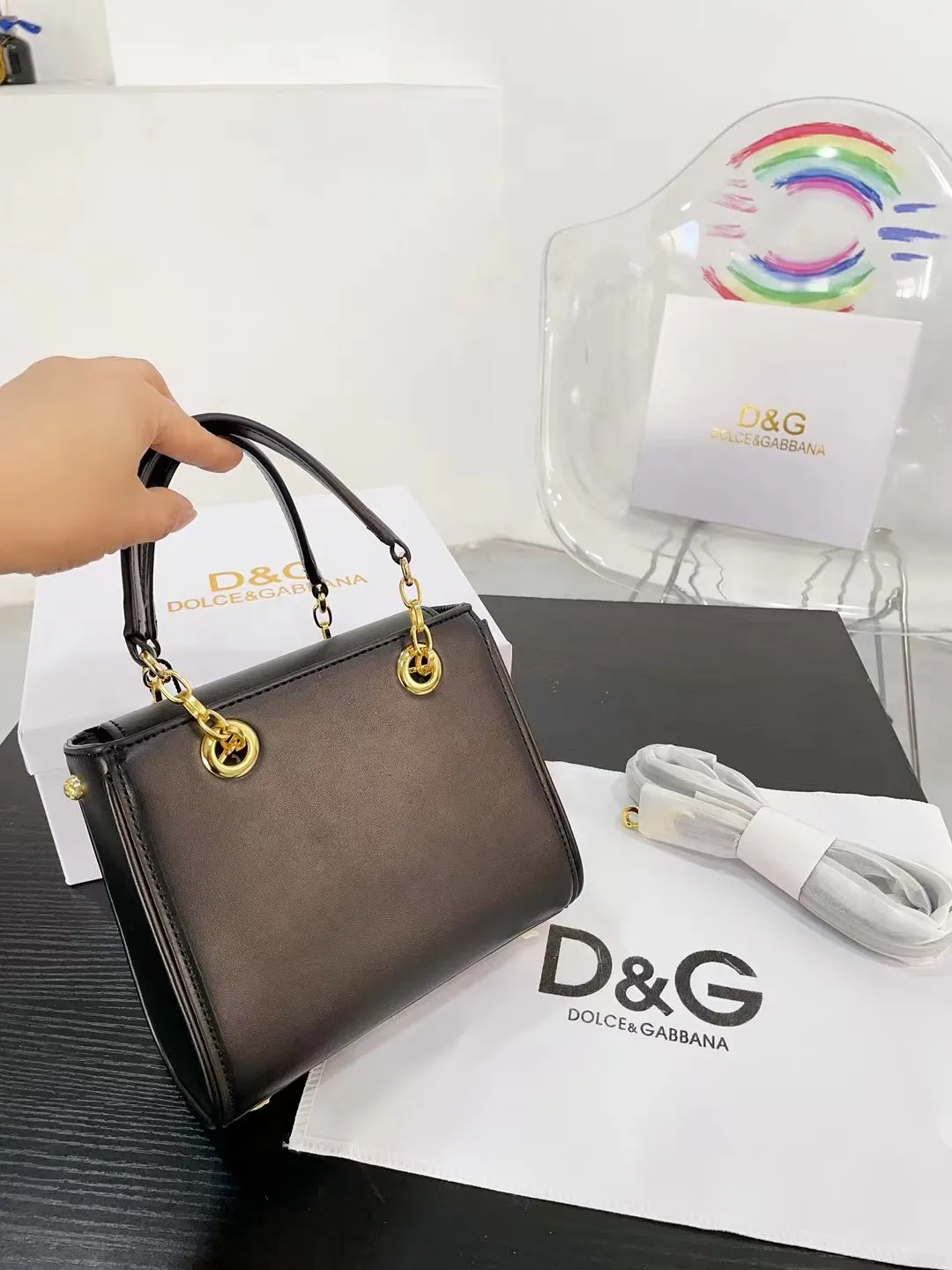 👑💰165配盒 ⚠️尺寸18.15.7 杜嘉班纳.小戴妃 超高级的极简风设计 独特的艺术气息 颜值高 集美必入