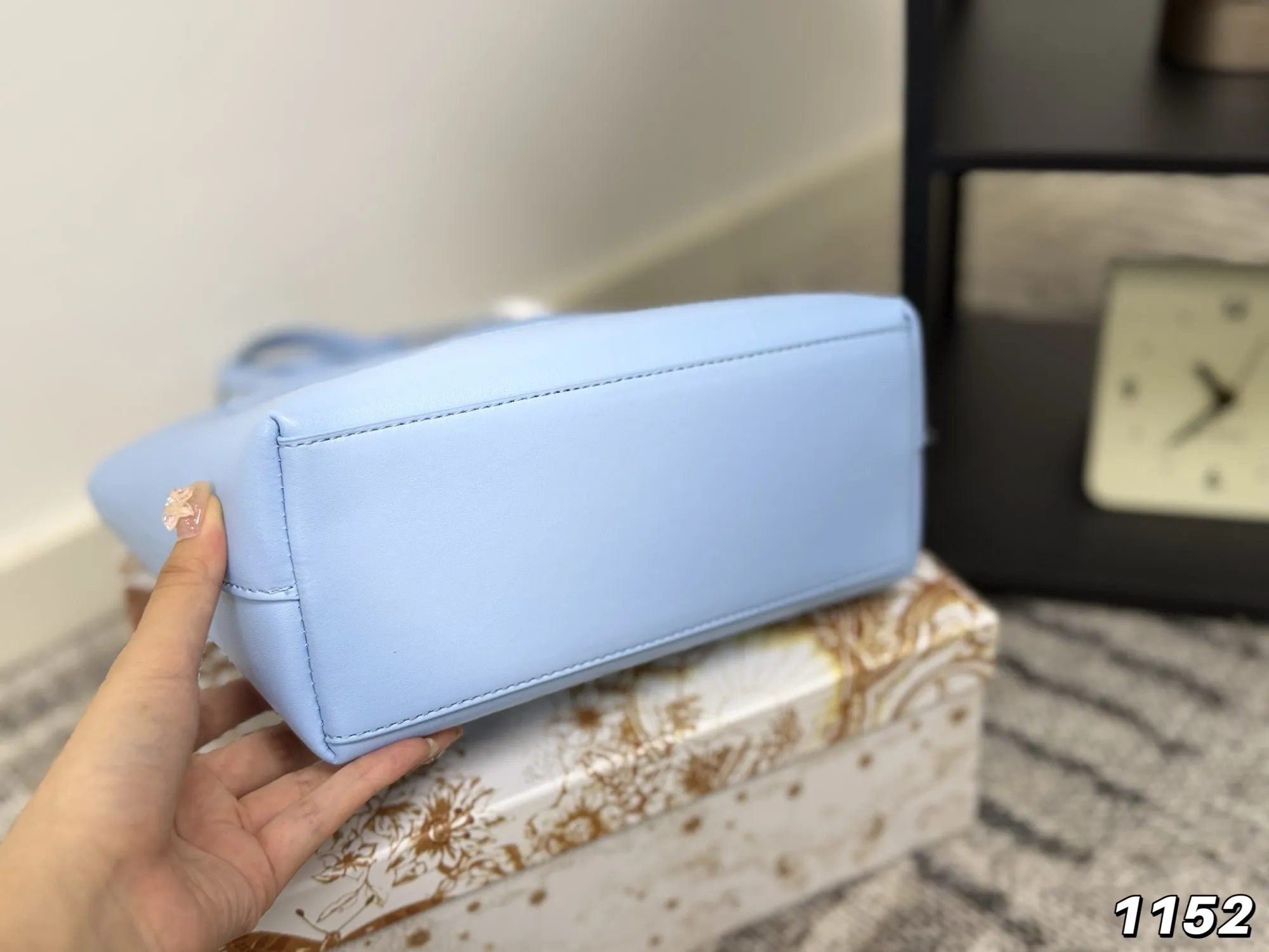 p105 配礼盒 尺寸23.20 DG 杜嘉班纳 托特包 超实用的一款 容量很ok 轻松装纳日常随身物品