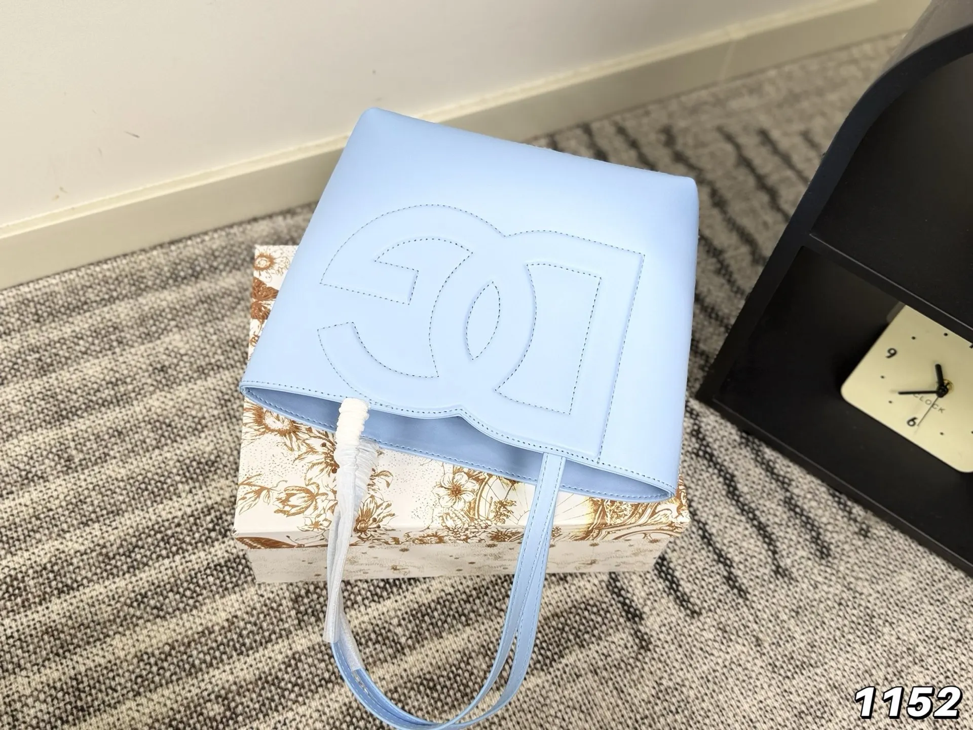 p105 配礼盒 尺寸23.20 DG 杜嘉班纳 托特包 超实用的一款 容量很ok 轻松装纳日常随身物品