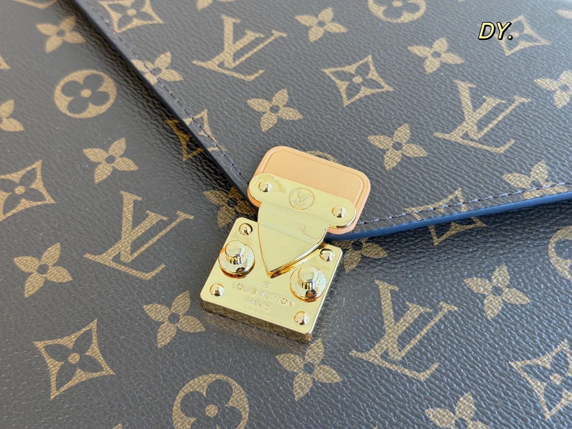 Louis Vuitton Laptop Case 31x26 Europe Tax-Inclusive Shipping