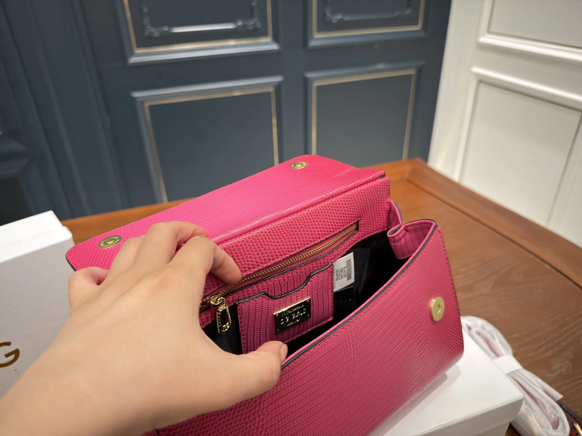 （配礼盒⚠️）p155 DG 杜嘉班纳 新款 手提 单肩 斜挎款 官网最新包 喜欢的不得了 特别有腔调 颜值无敌高 复古 优雅 奢华 大气 想到一切美好的词都想给它 一定要入的款 尺寸 25 18