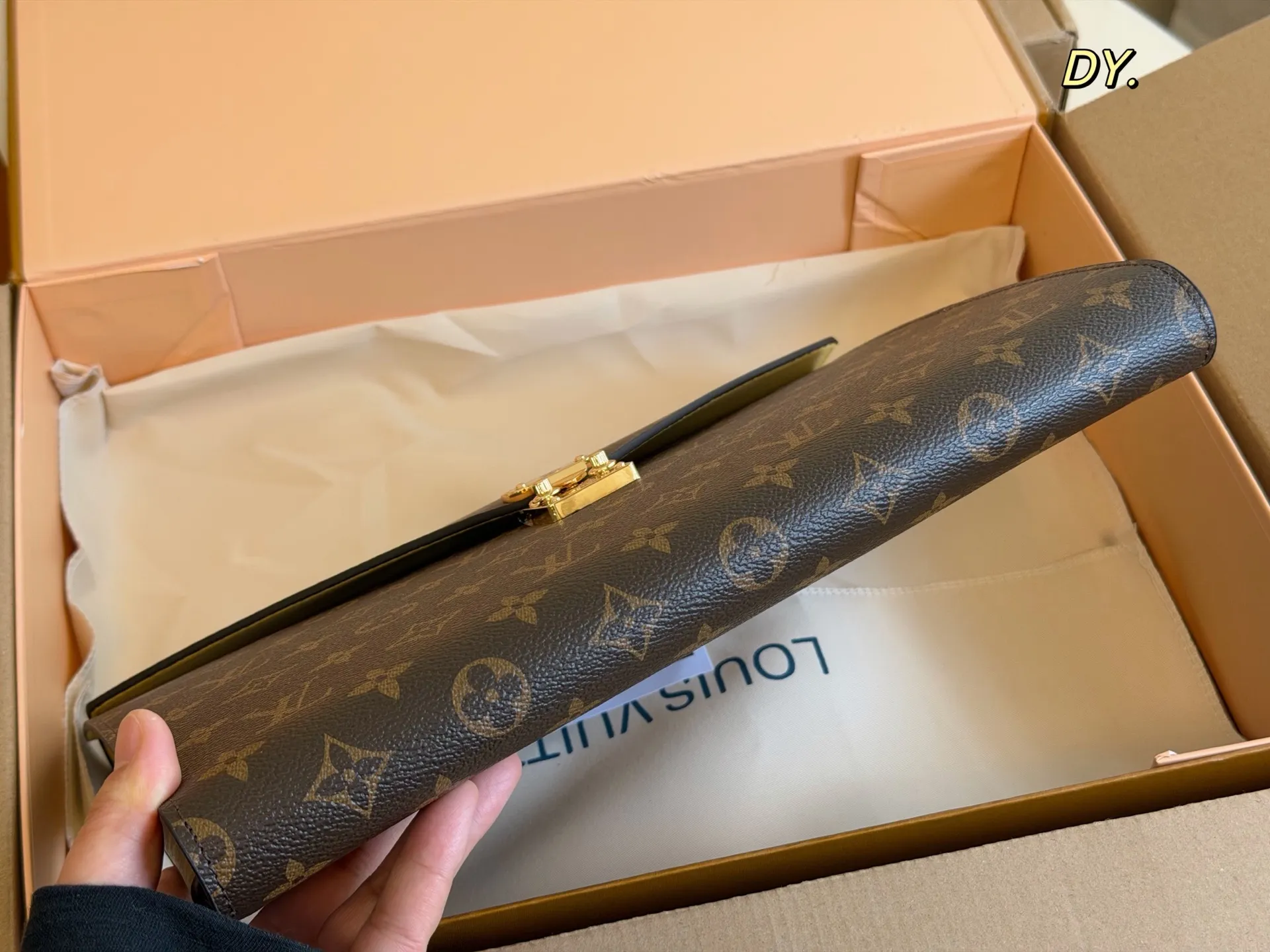 1:1 LV Voyage Laptop Case Original Grade Europe