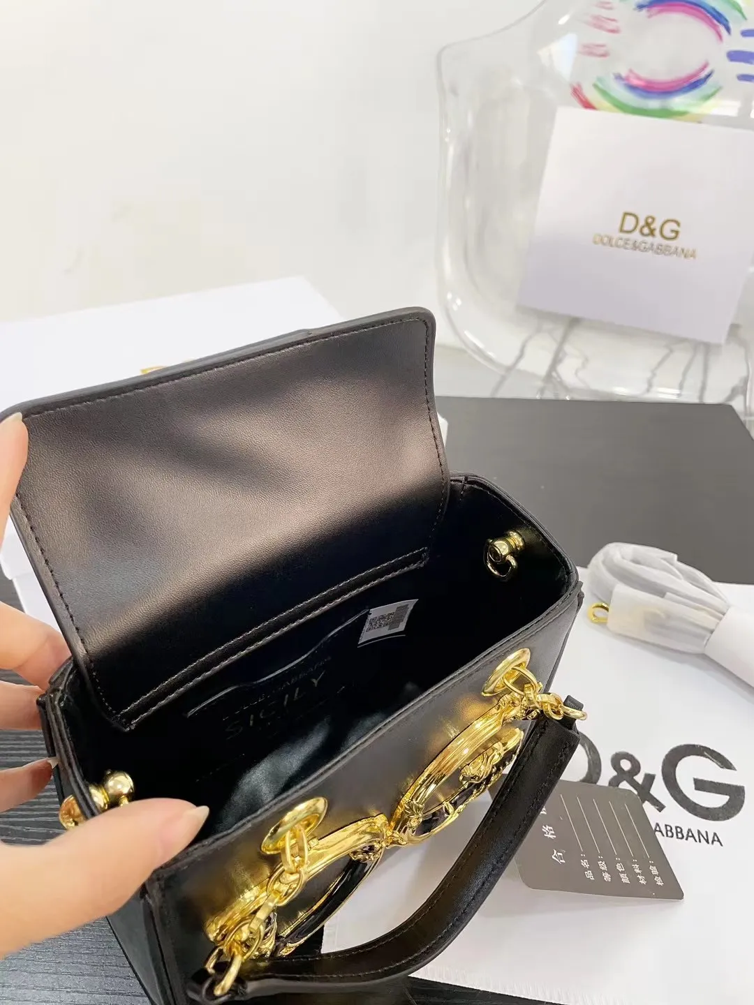 👑💰165配盒 ⚠️尺寸18.15.7 杜嘉班纳.小戴妃 超高级的极简风设计 独特的艺术气息 颜值高 集美必入