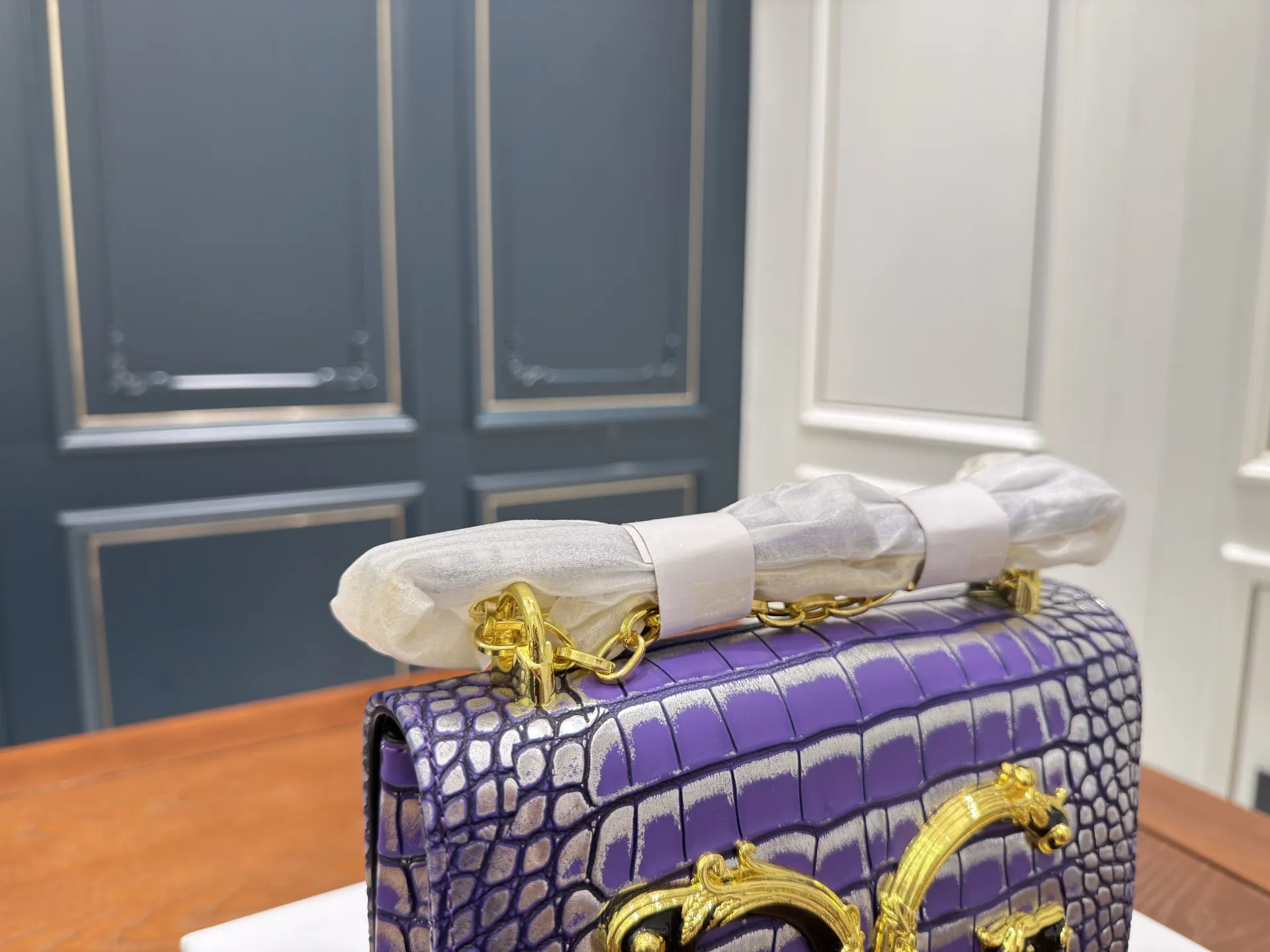 （配盒⚠️）p150 DG杜嘉班纳链条包 包包实在是太太太温柔了， 拿在手上少女感十足，仿佛时间停滞在听你诉说你们的故事~高级感满满!咱就是说，这个气 质就稳稳的拿捏住!尺寸21.5 14