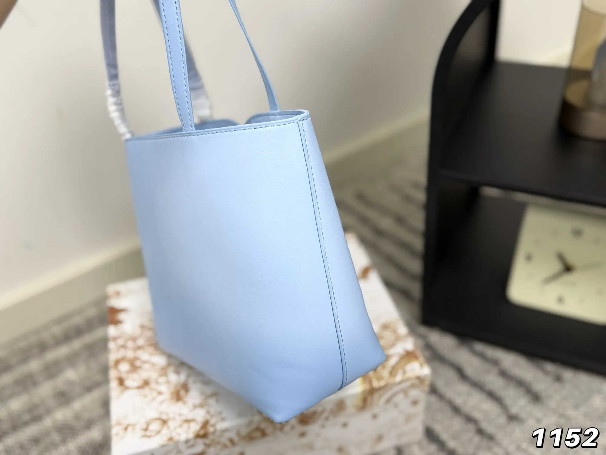 p105 配礼盒 尺寸23.20 DG 杜嘉班纳 托特包 超实用的一款 容量很ok 轻松装纳日常随身物品