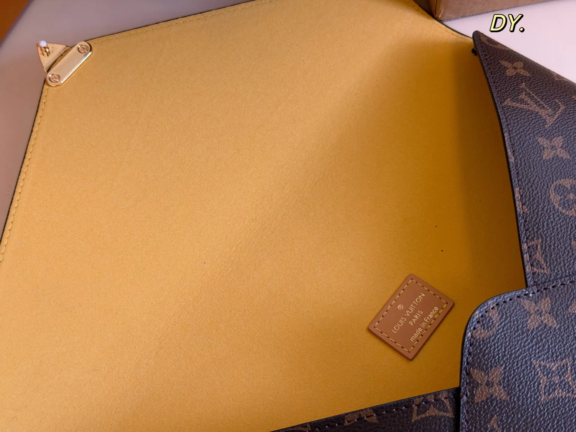Elite LV Voyage Laptop Sleeve UK Shipping