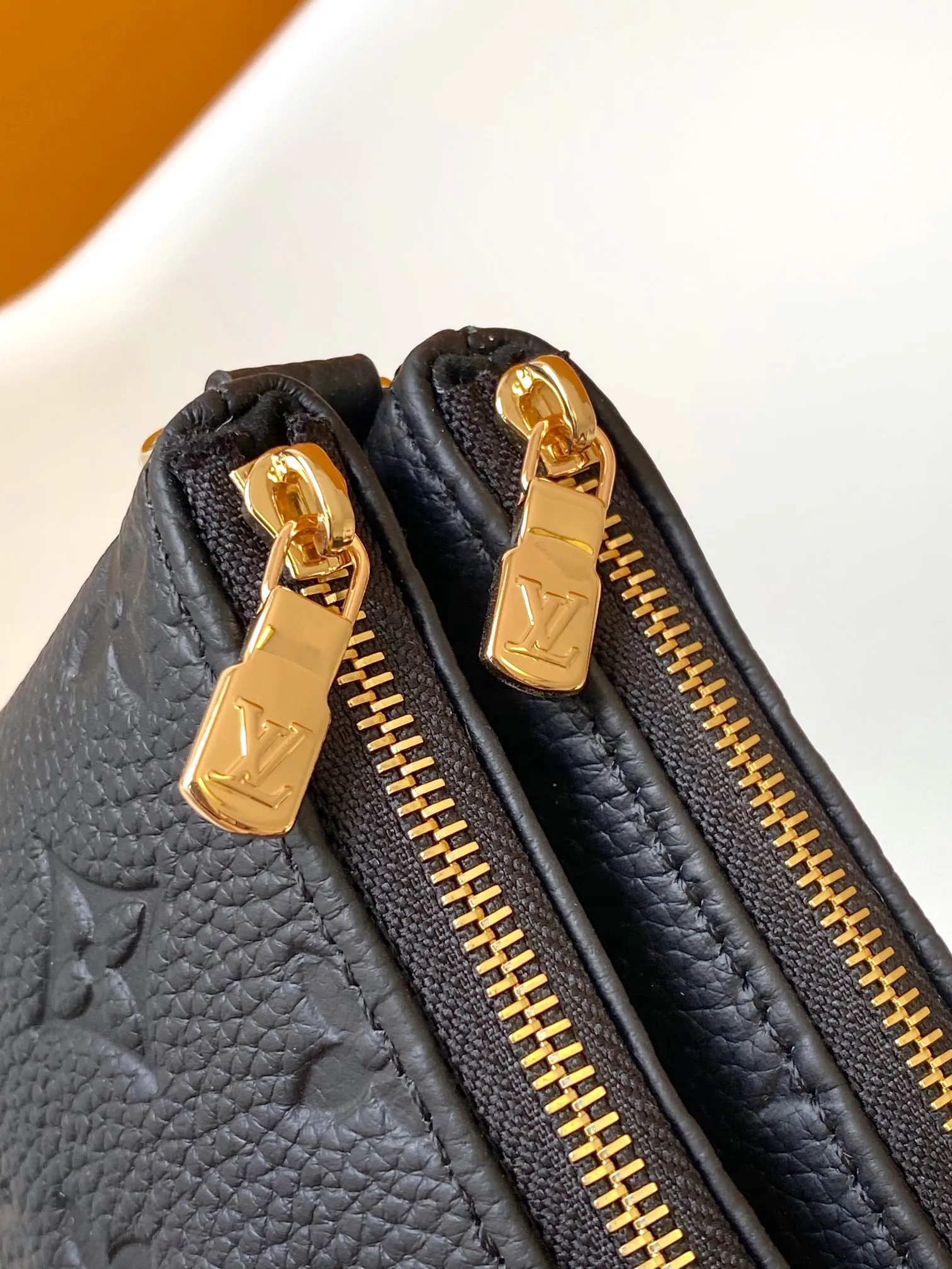 Luxury LV Liv Pochette 1:1 London Stock