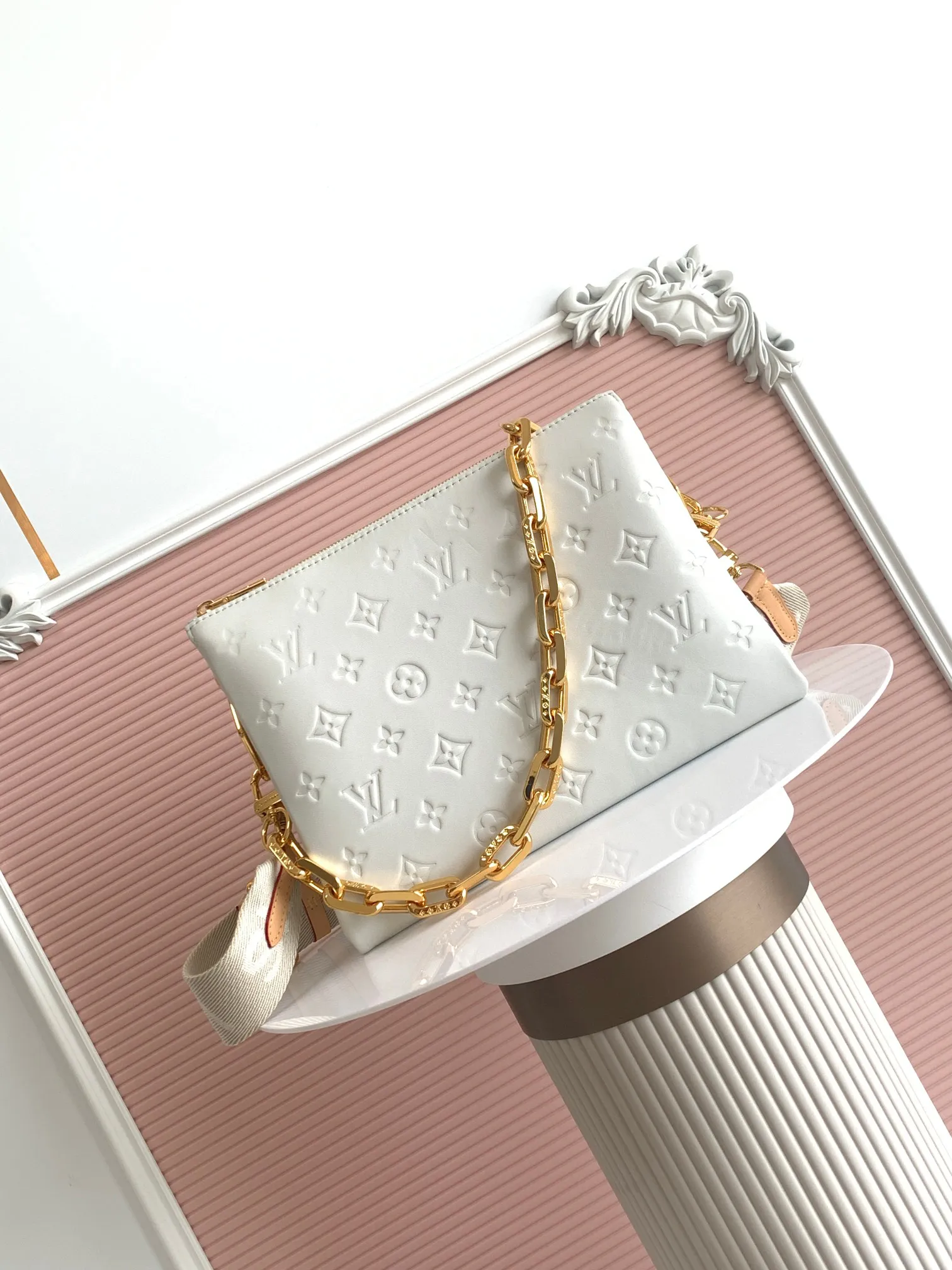 LV M21262 White Embossed Puffy Lambskin Bag Europe