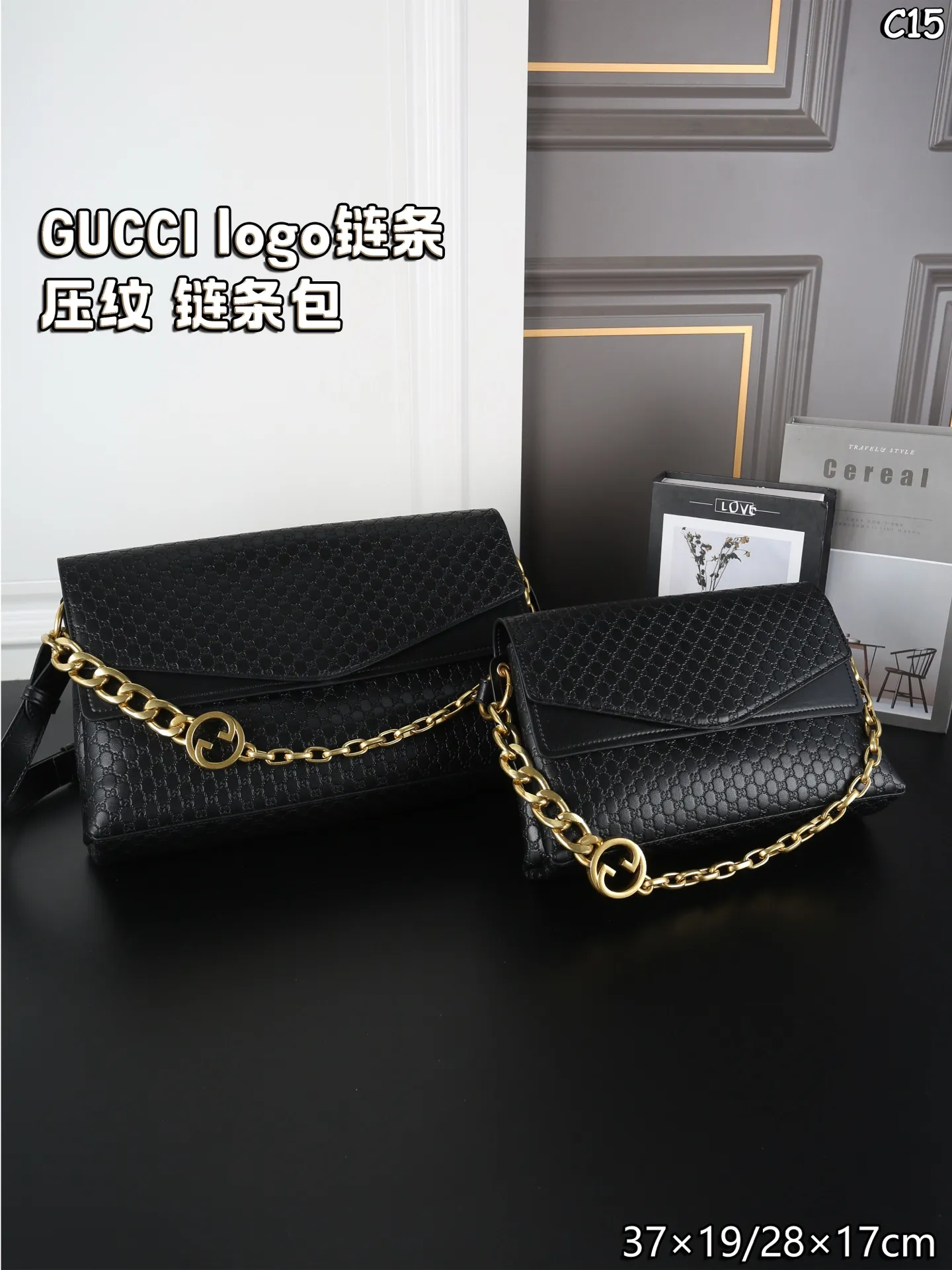 大P200 折叠盒 小P190 折叠盒 GUCCI古驰 logo链条 压纹 链条包 单肩包 休闲廓形的设定很讨巧，不挑穿搭场景，日常通勤或周末出游都能搭，不会太有 &ldquo;穿得正式才能背&rdquo; 的束缚感。 经典款颜值在线，通勤约会随手拎都显贵。 尺寸：37&times;19/28&times;17