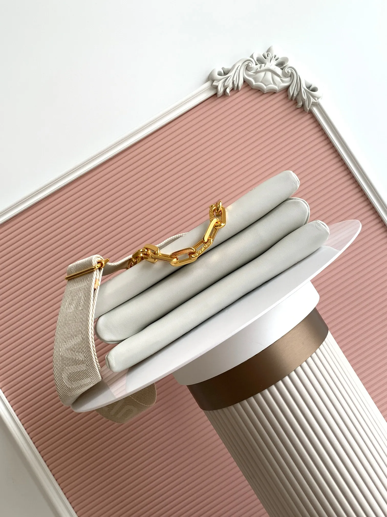 LV M21262 White Bag Italy Spain Delivery
