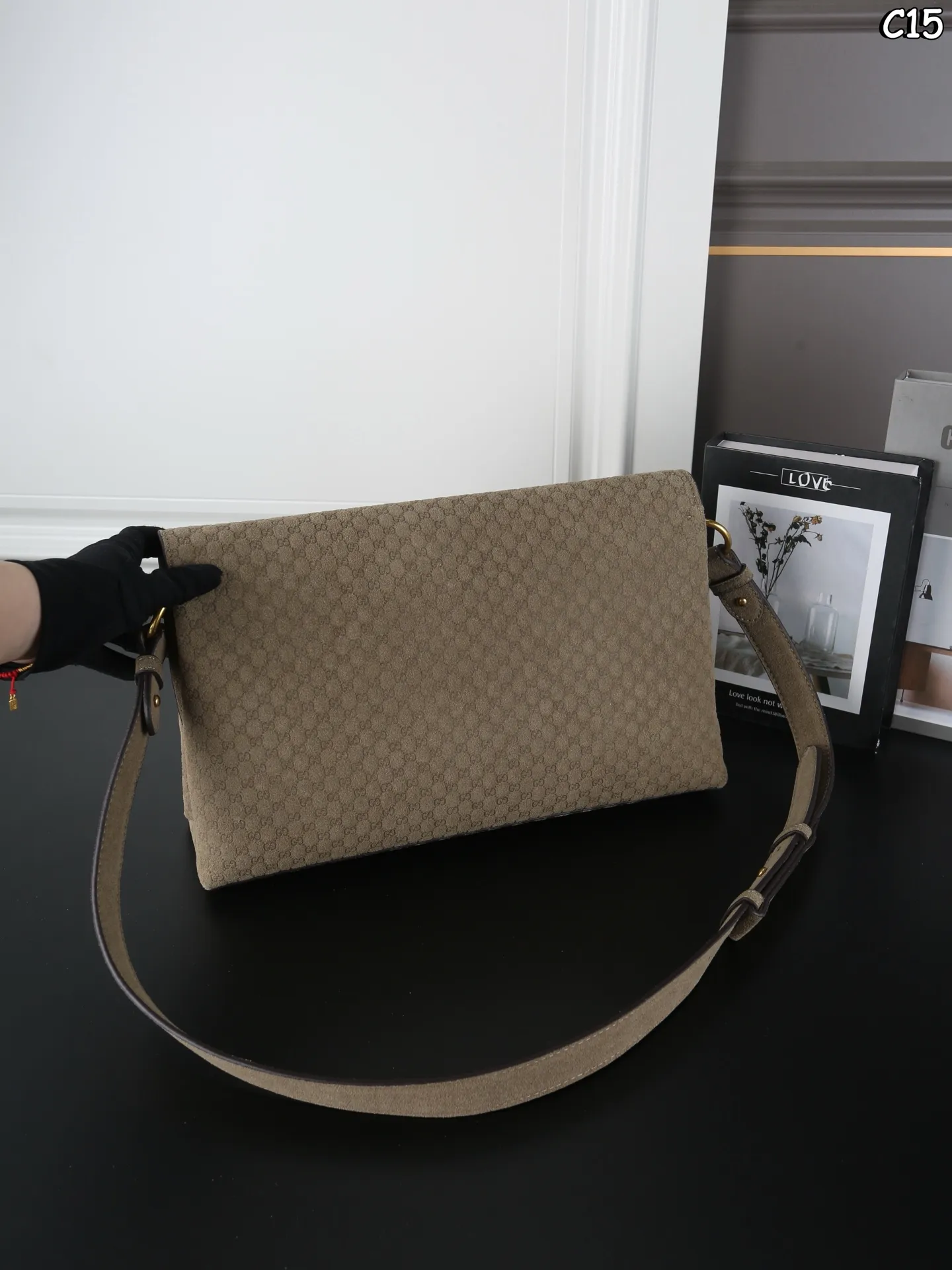 Gucci Logo Chain Suede Tote European Countries Delivery