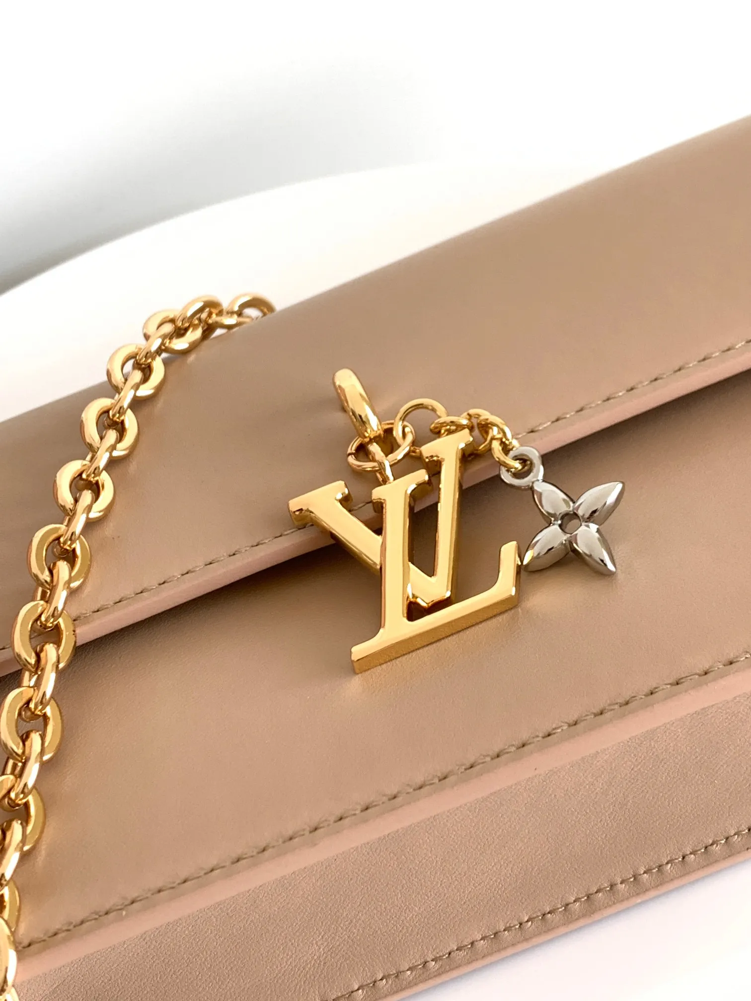 Premium Cowhide LV Wallet On Chain Europe Stock