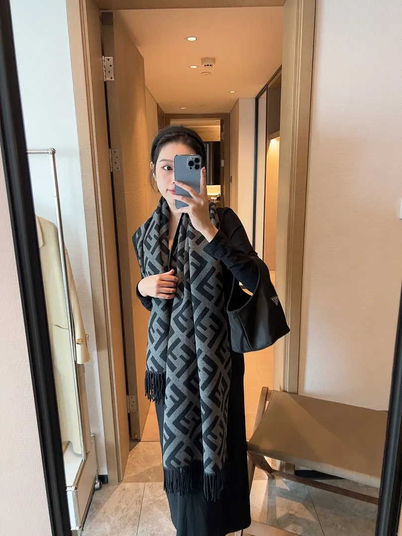 scarf 0081