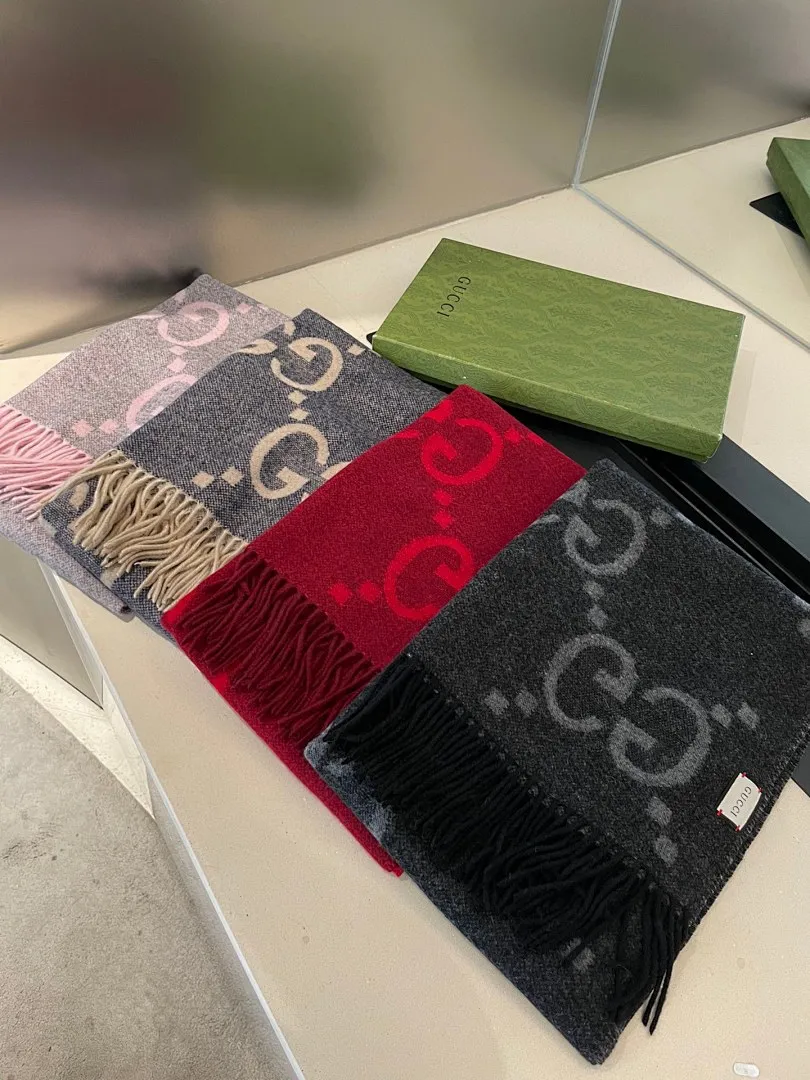 scarf 0082