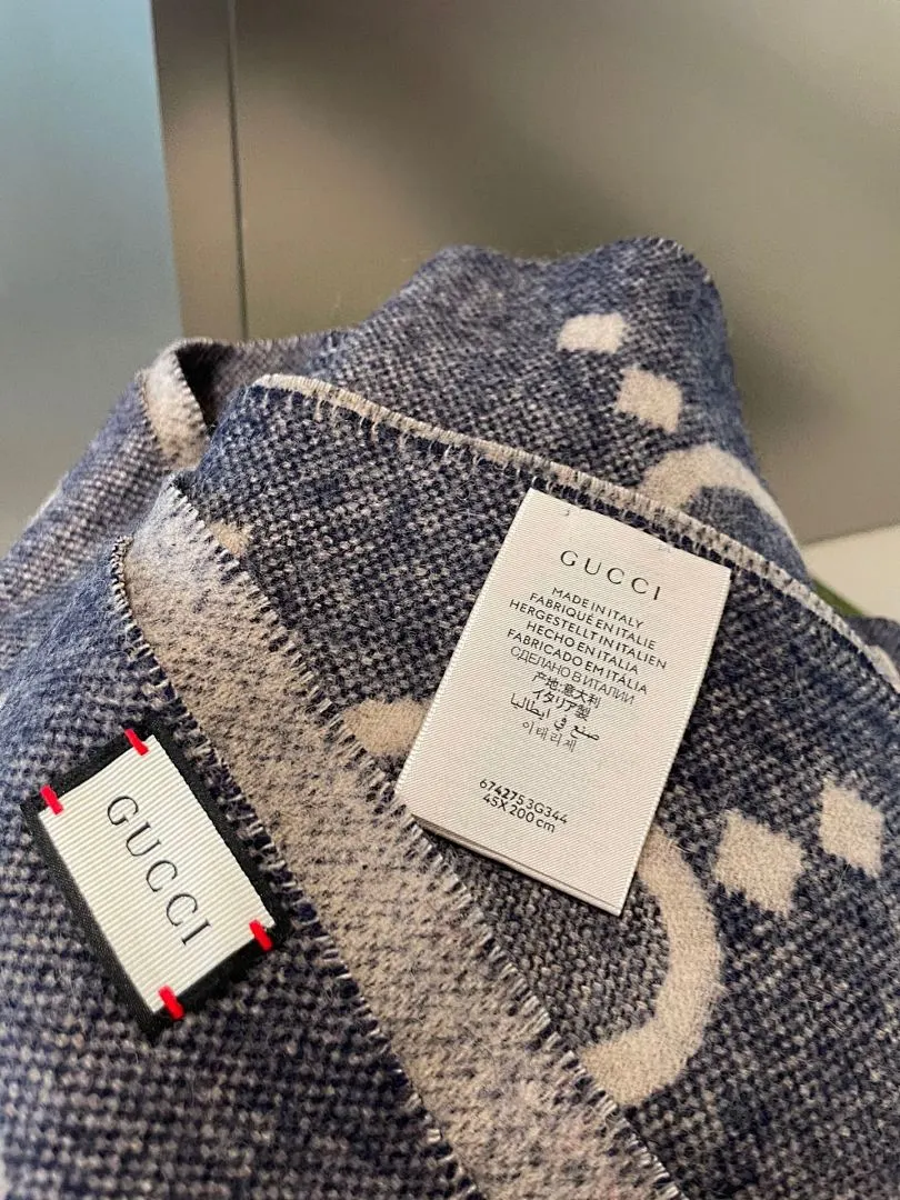 scarf 0082