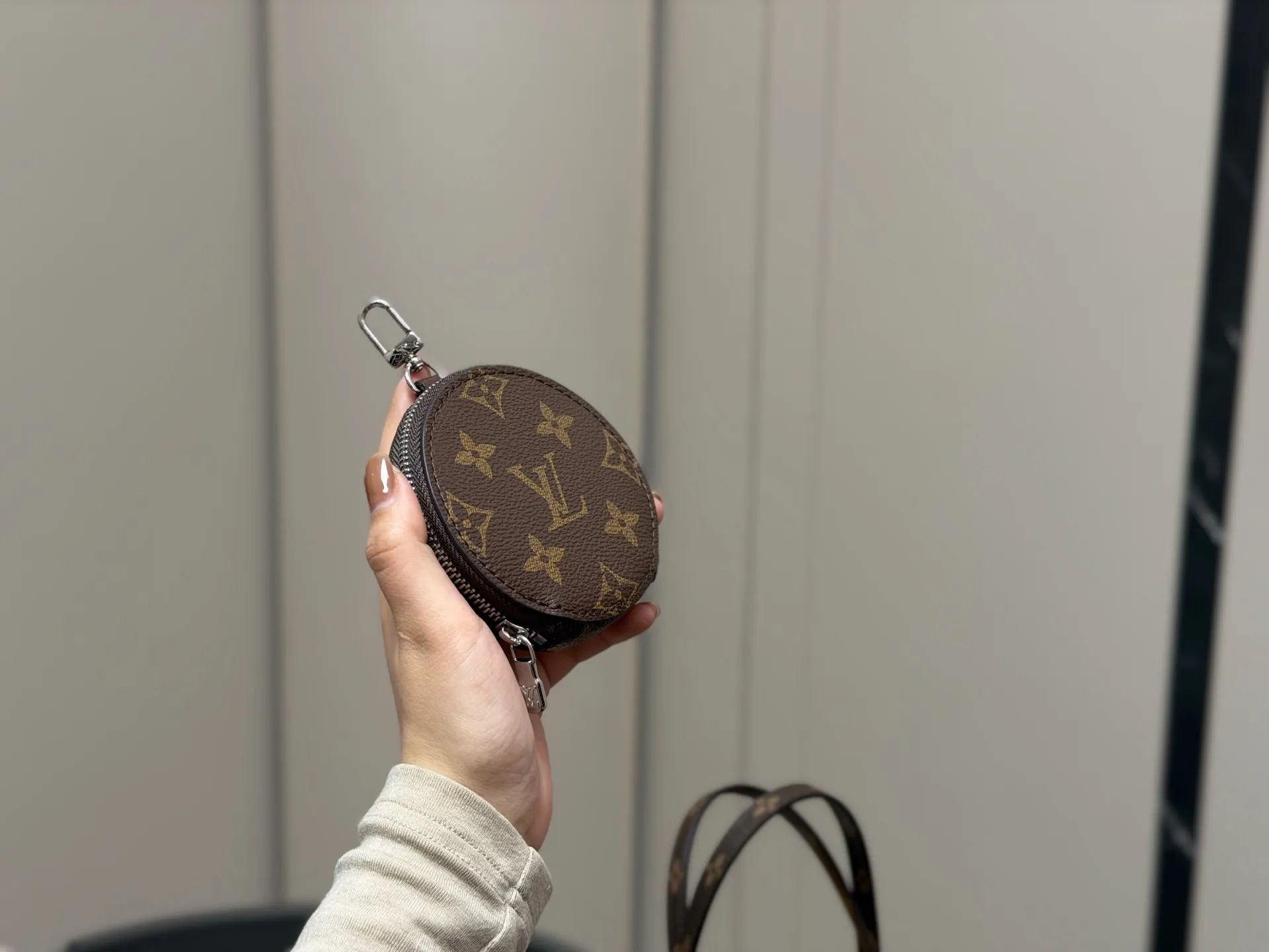 Classic LV Neverfull MM Tote Texture and Craftsmanship Germany