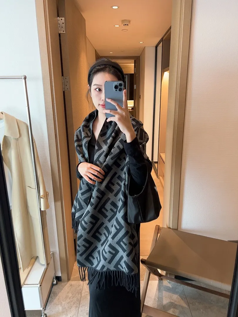 scarf 0081