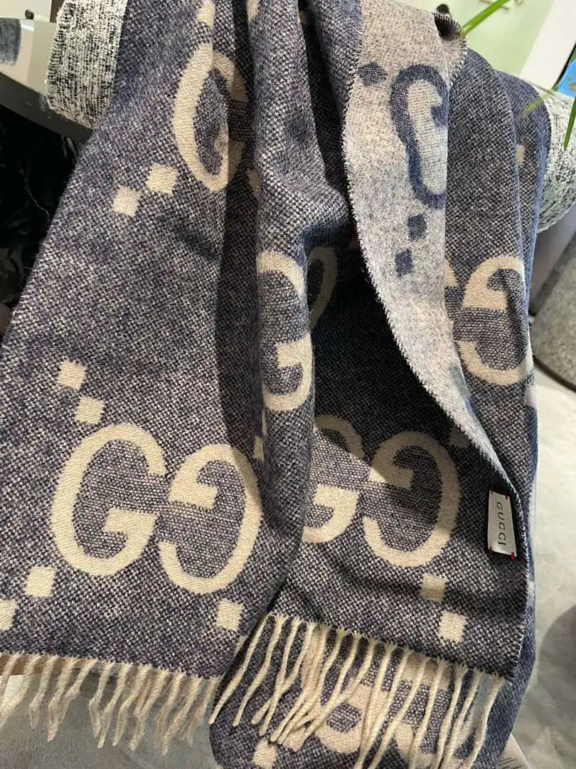 scarf 0082