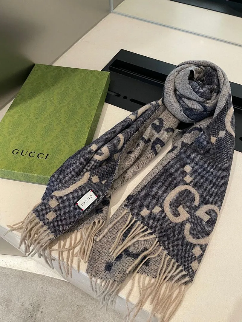 scarf 0082