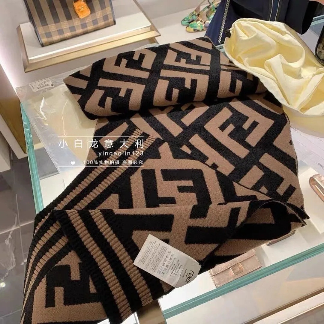 scarf 0100
