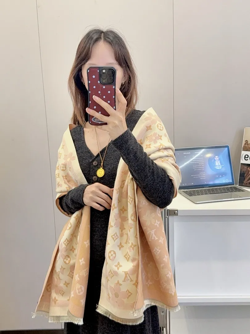 scarf 0043