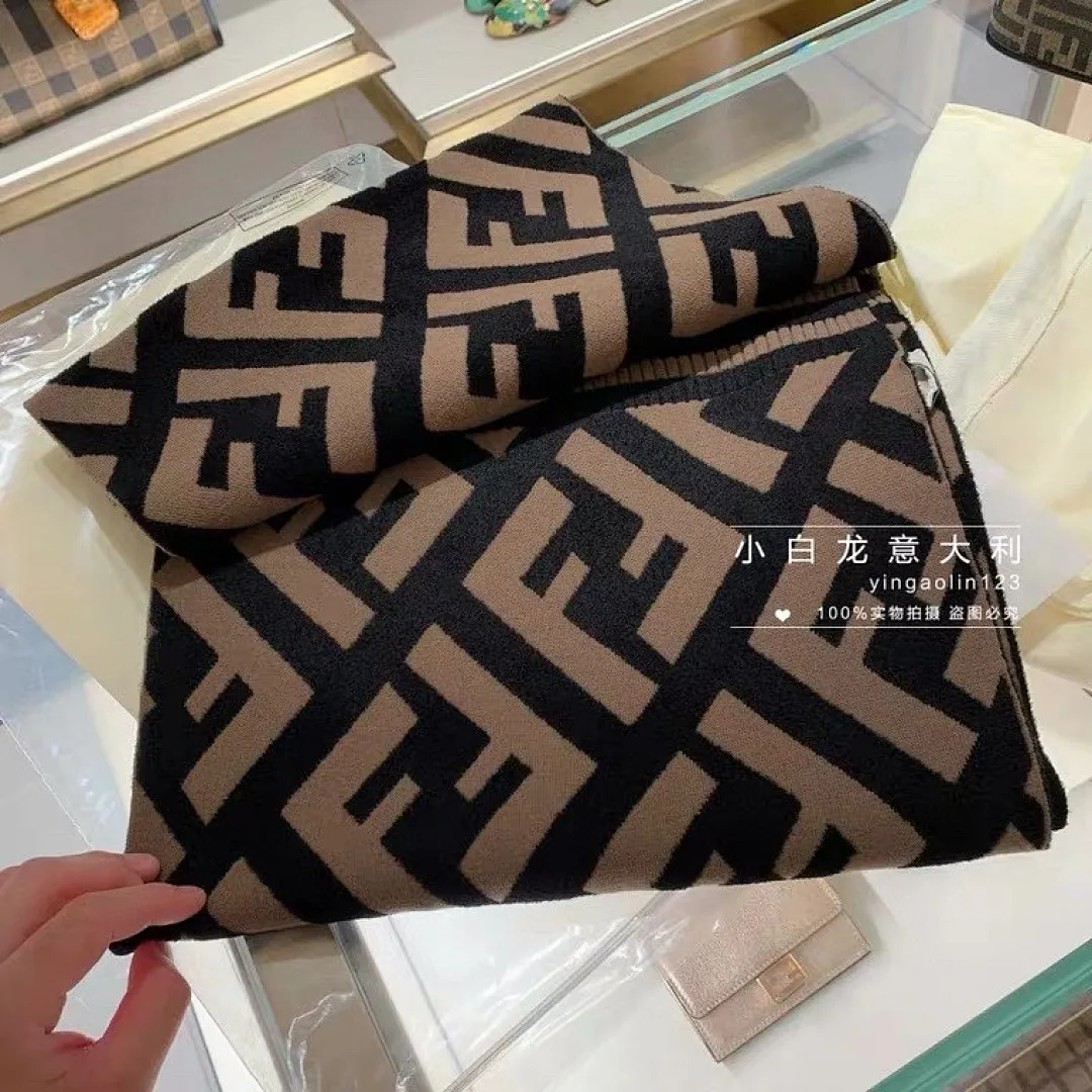 scarf 0100