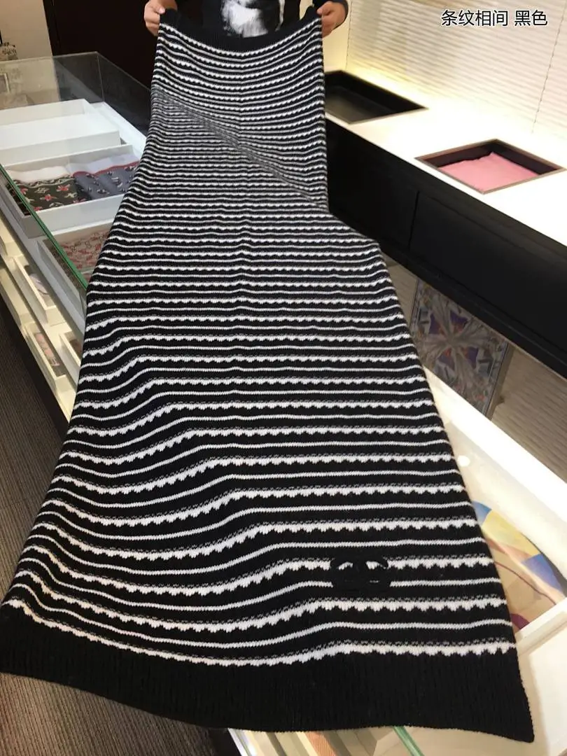 scarf 0124