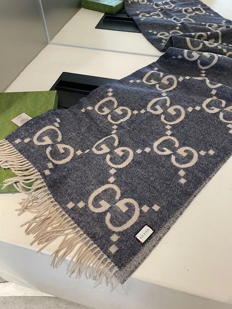 scarf 0082