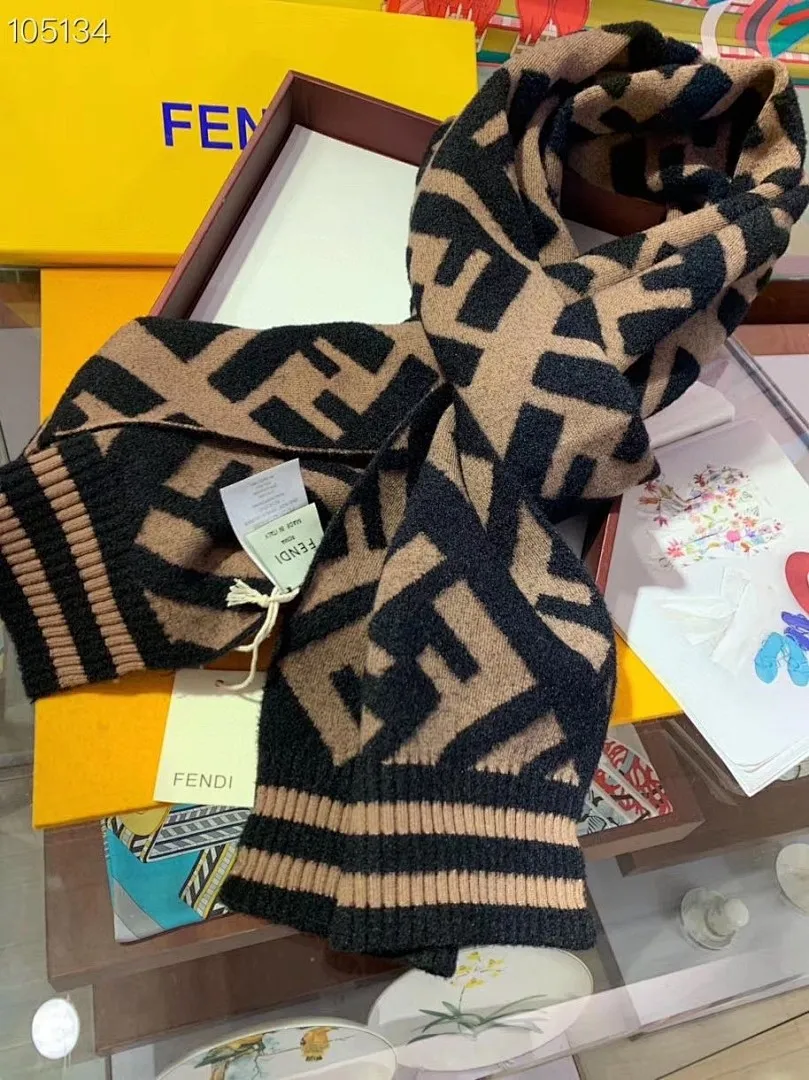 scarf 0100
