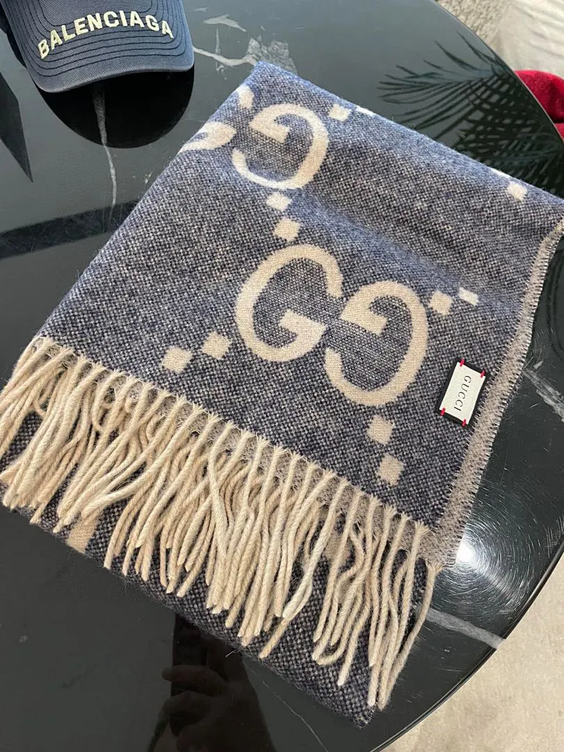 scarf 0082
