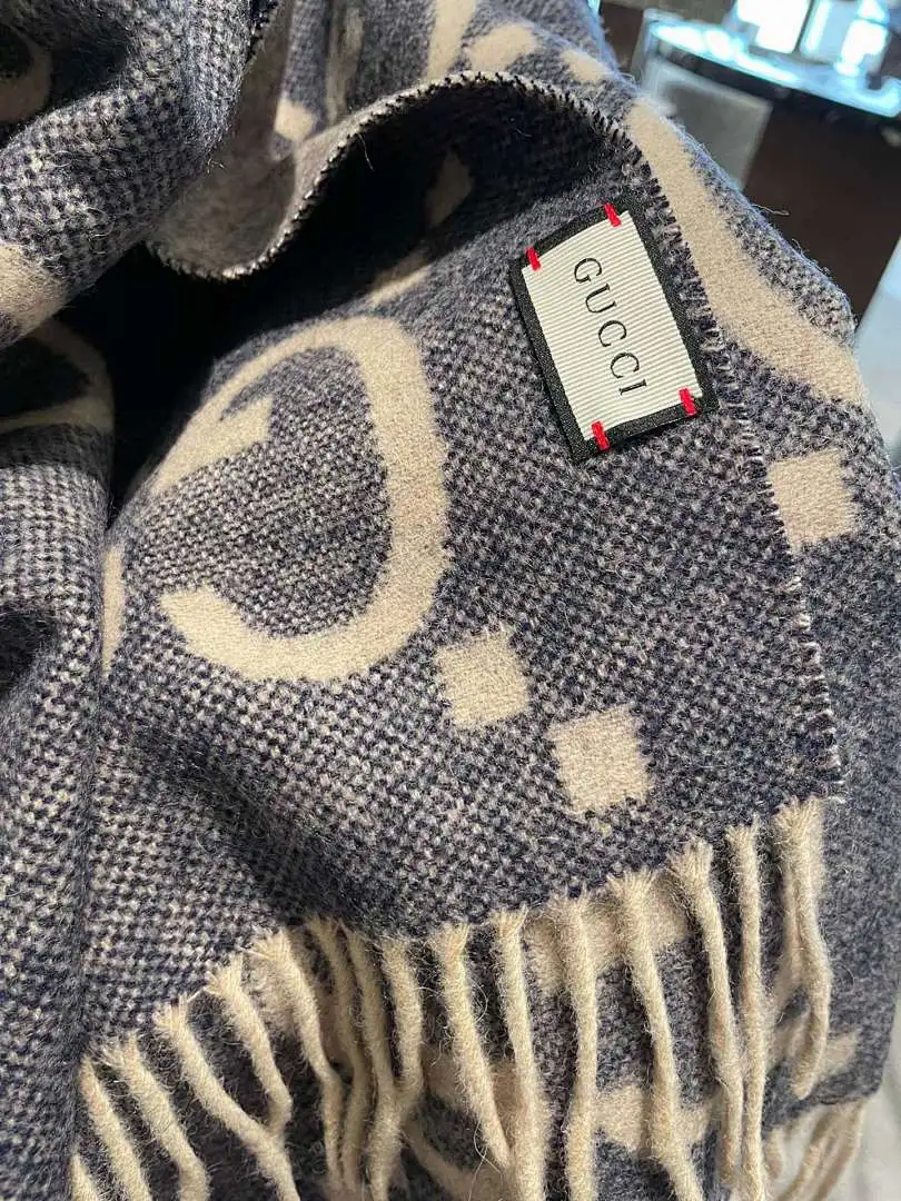scarf 0082