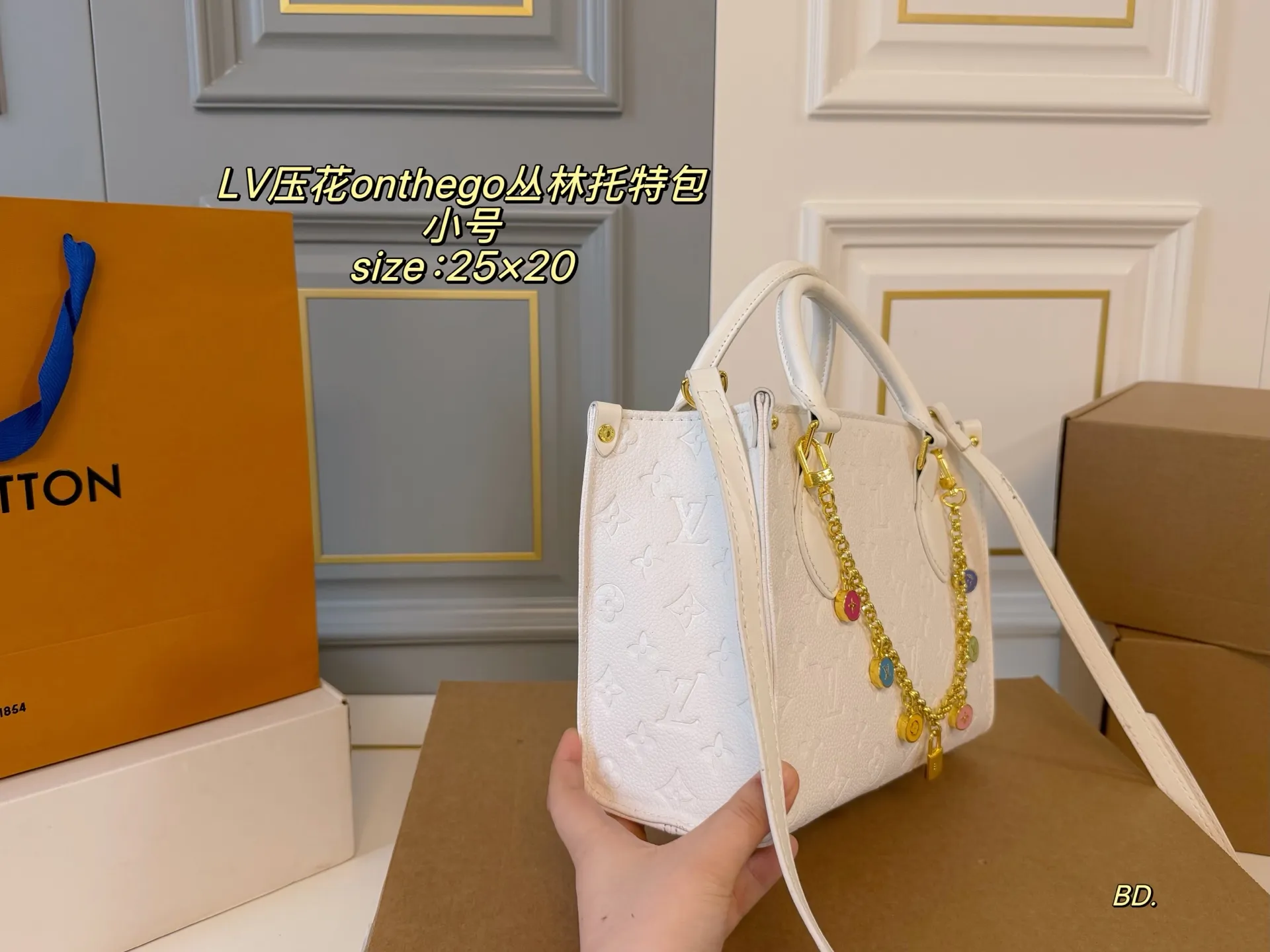 P160 小号（无盒） size：25&times;20 LV路易威登压花onthego丛林托特包💕 整体包型硬挺，材质硬朗不软塌‼️ 配有长肩带，🉑手提🉑腋下 减龄同时又增加了几分俏皮感✅