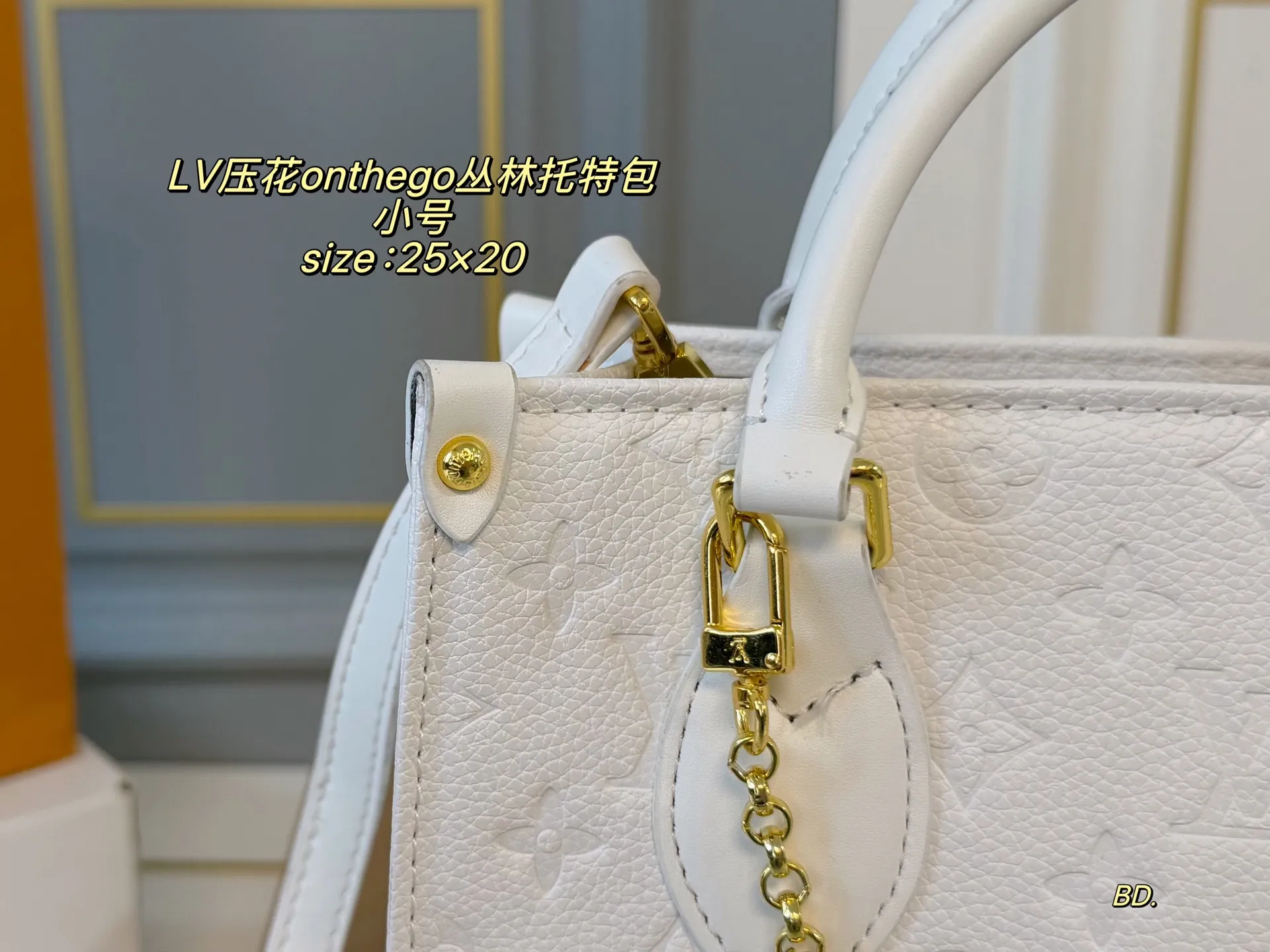 P160 小号（无盒） size：25&times;20 LV路易威登压花onthego丛林托特包💕 整体包型硬挺，材质硬朗不软塌‼️ 配有长肩带，🉑手提🉑腋下 减龄同时又增加了几分俏皮感✅