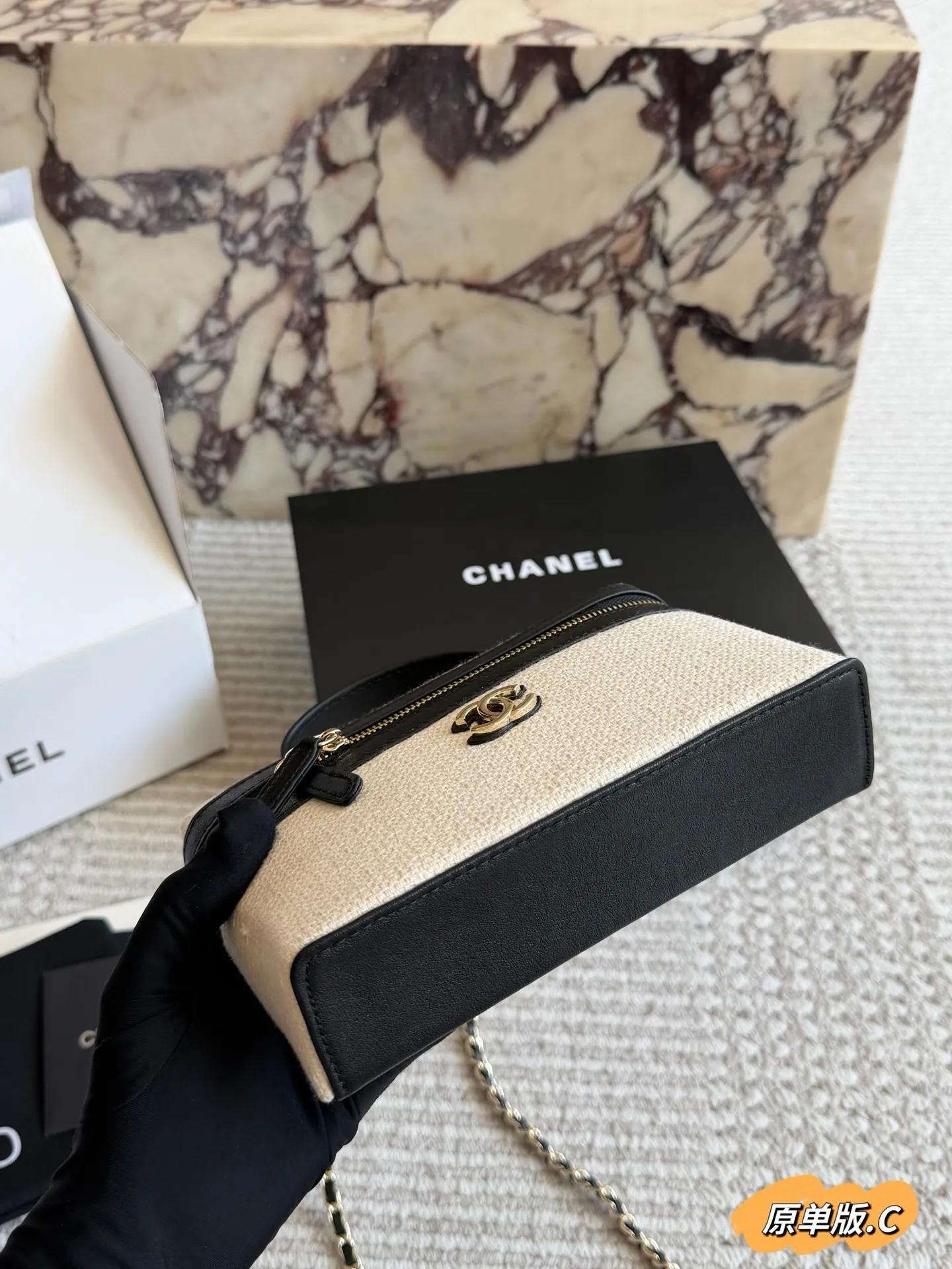 Luxury SS26 Collection Handbag - Fashionable Office and Streetwear Accessory